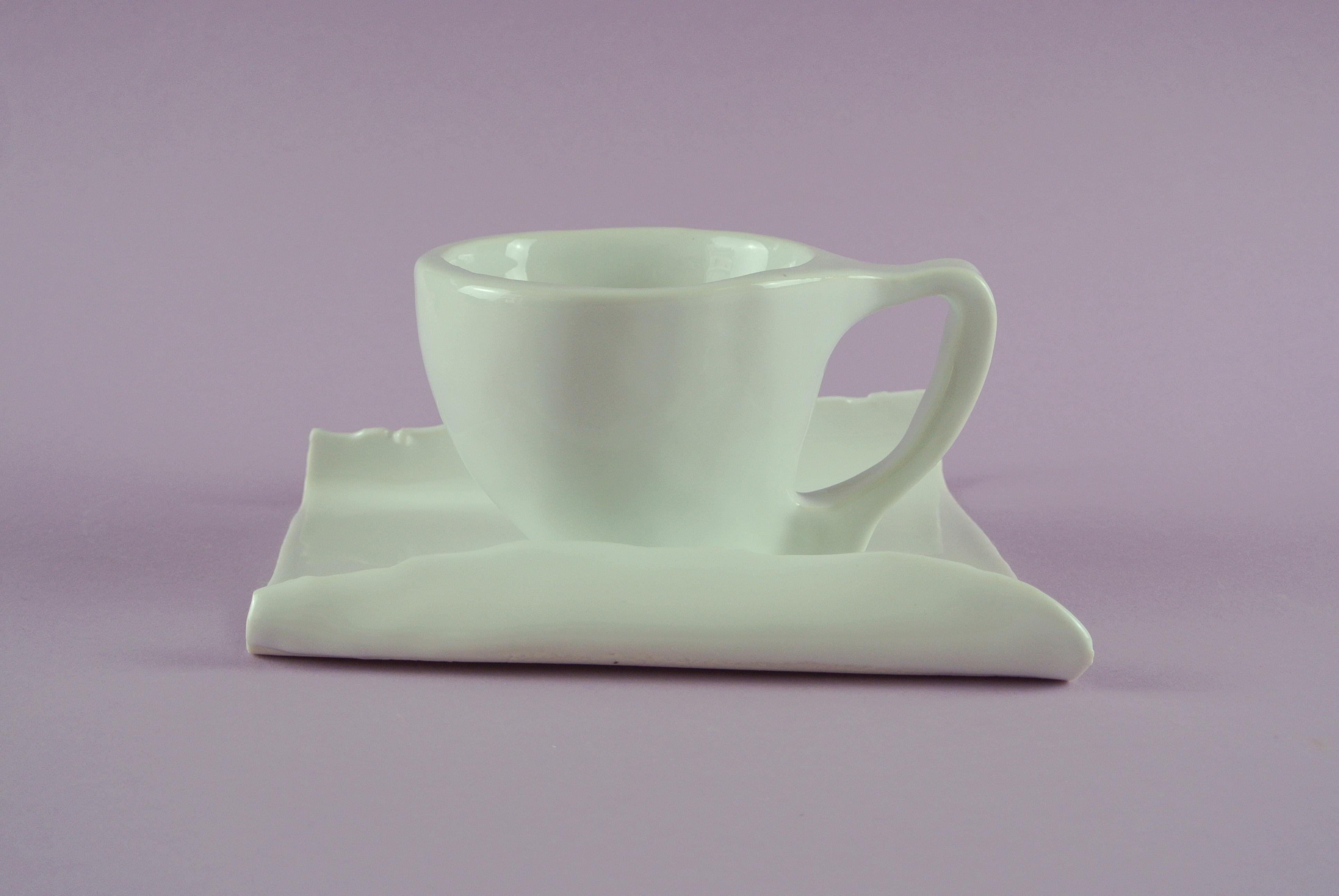 Heavy porcelain cup with handle and thin, asymmetric tray with raw edges.
Hand build and glazed with white glossy glaze.
