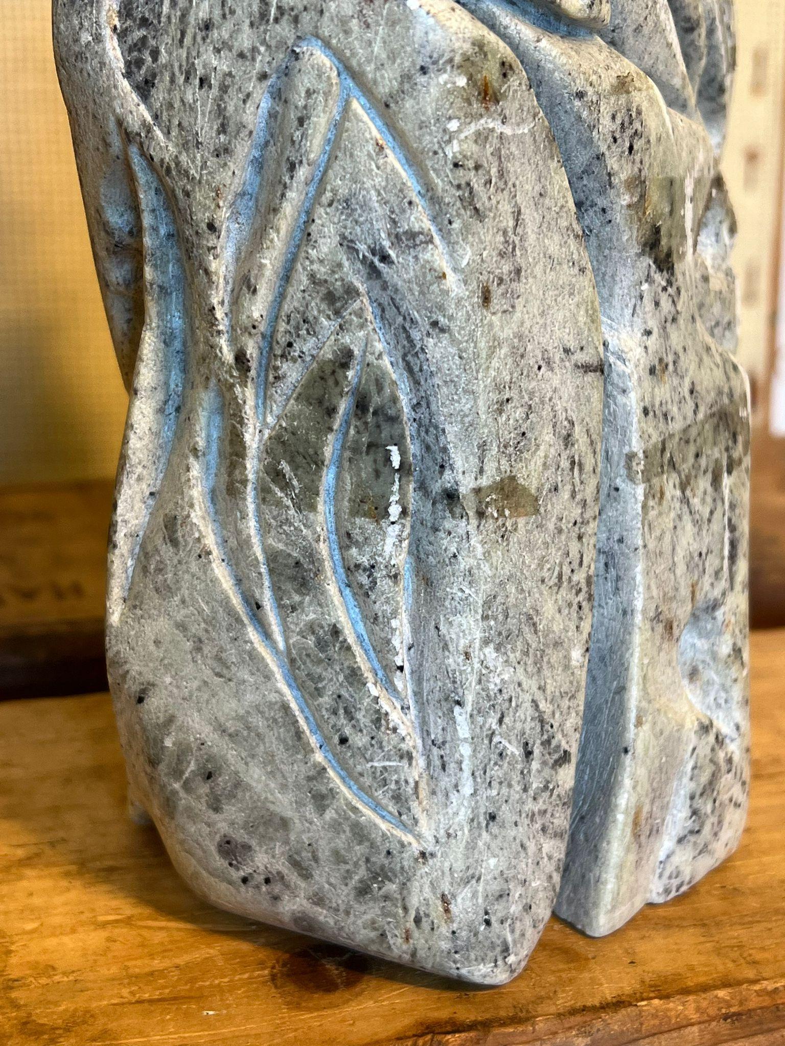 Scultura astratta primitiva scolpita a mano. In condizioni buone in vendita a Seattle, WA