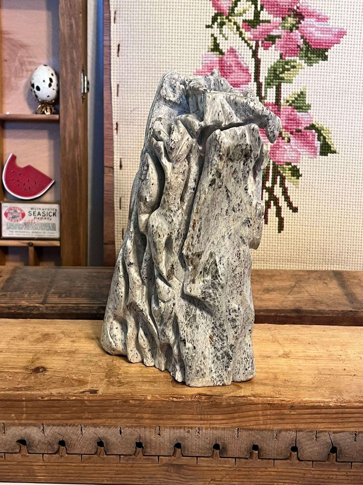 Scultura astratta primitiva scolpita a mano. in vendita 2