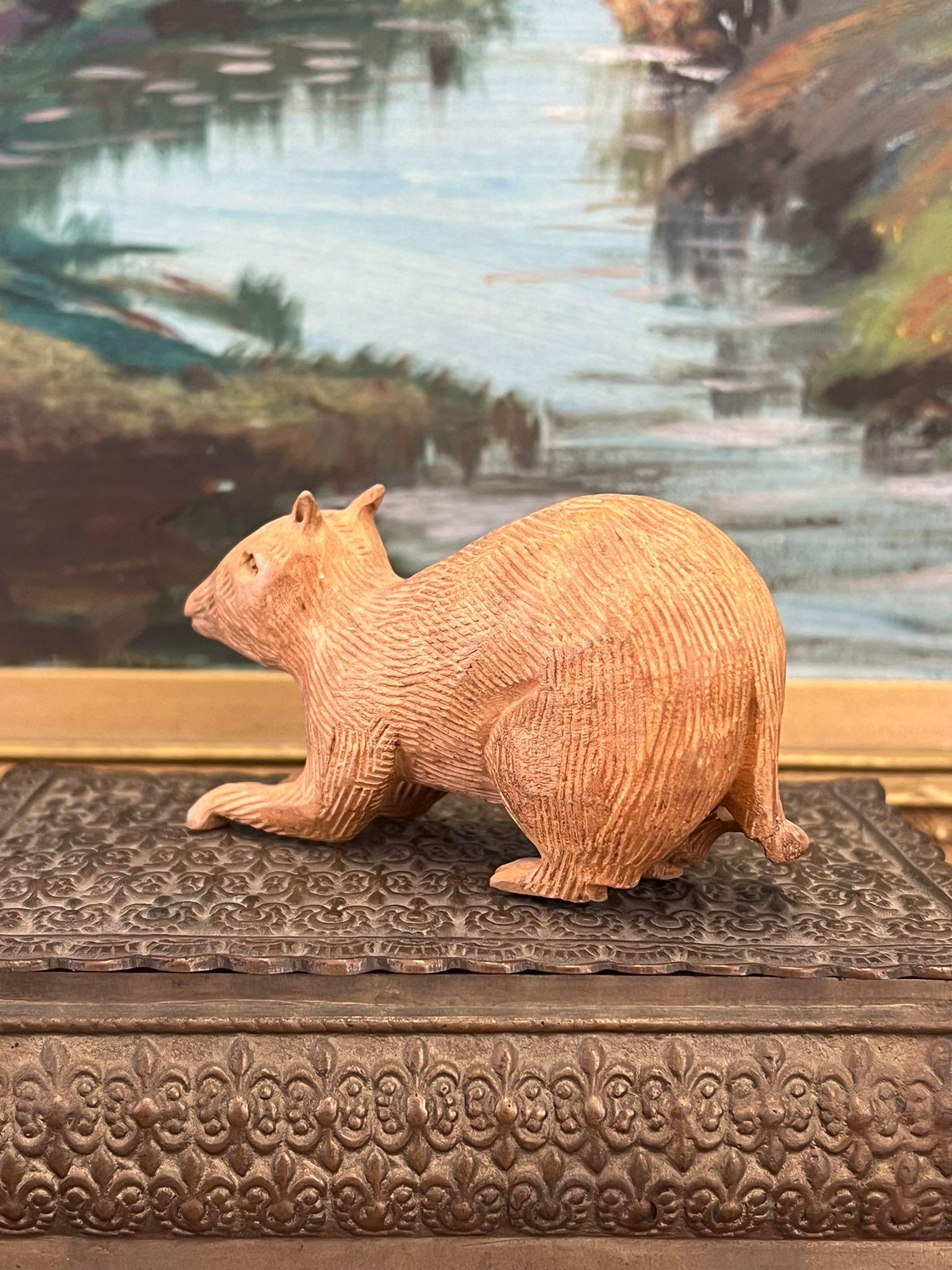 Legno Figurina di ratto primitivo intagliata a mano in vendita