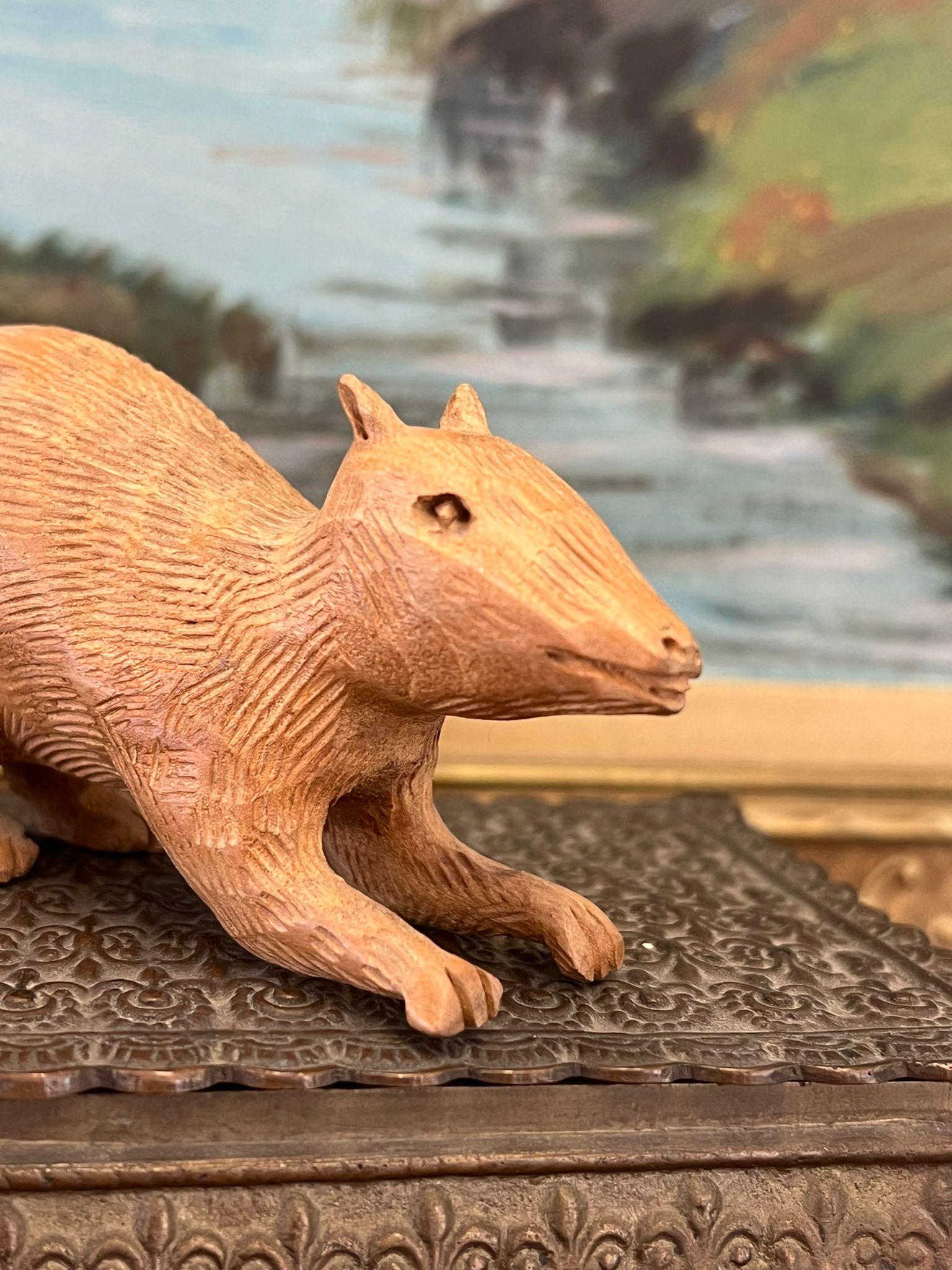 Figurina di ratto primitivo intagliata a mano in vendita 1