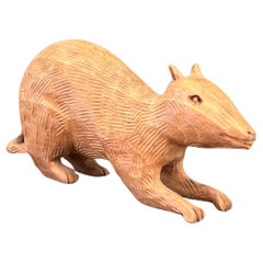 Figurine de rat primitif sculptée à la main