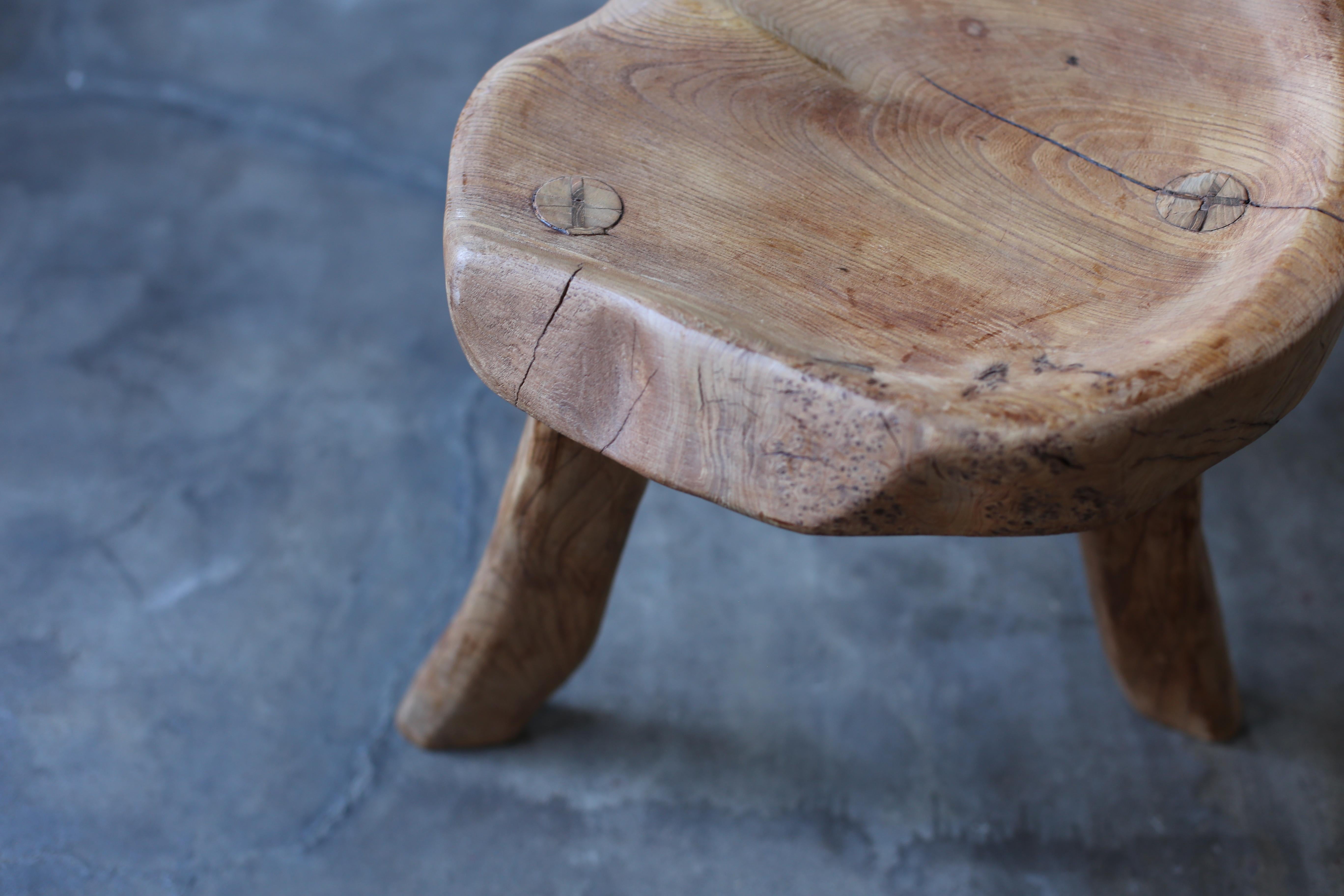 Hand Carved Rustic Stool In Good Condition In Sammu-shi, Chiba