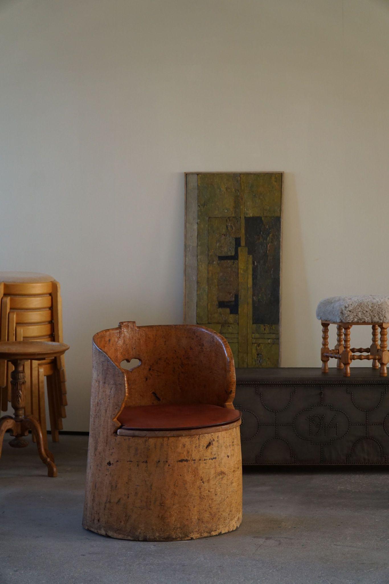 Sedia rustica intagliata a mano in betulla, moderna svedese, Wabi Sabi, anni '20 In condizioni discrete in vendita a Odense, DK