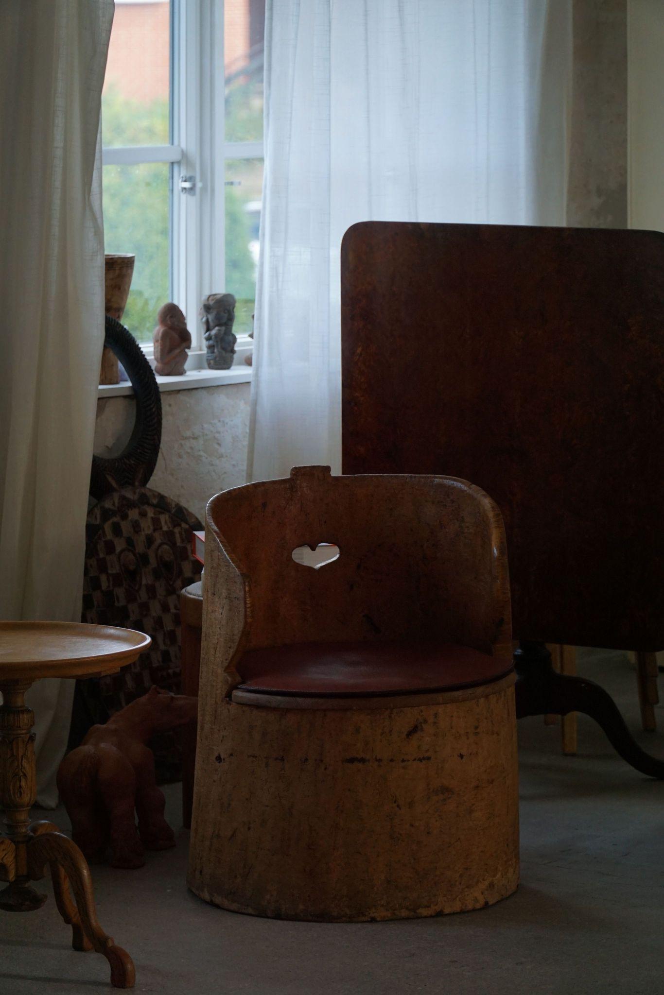 XX secolo Sedia rustica intagliata a mano in betulla, moderna svedese, Wabi Sabi, anni '20 in vendita