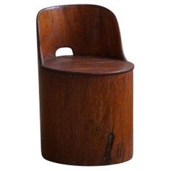 Handgeschnitzter primitiver Stuhl aus Kiefernholz, Schwedische Moderne, Wabi Sabi, 1950er Jahre