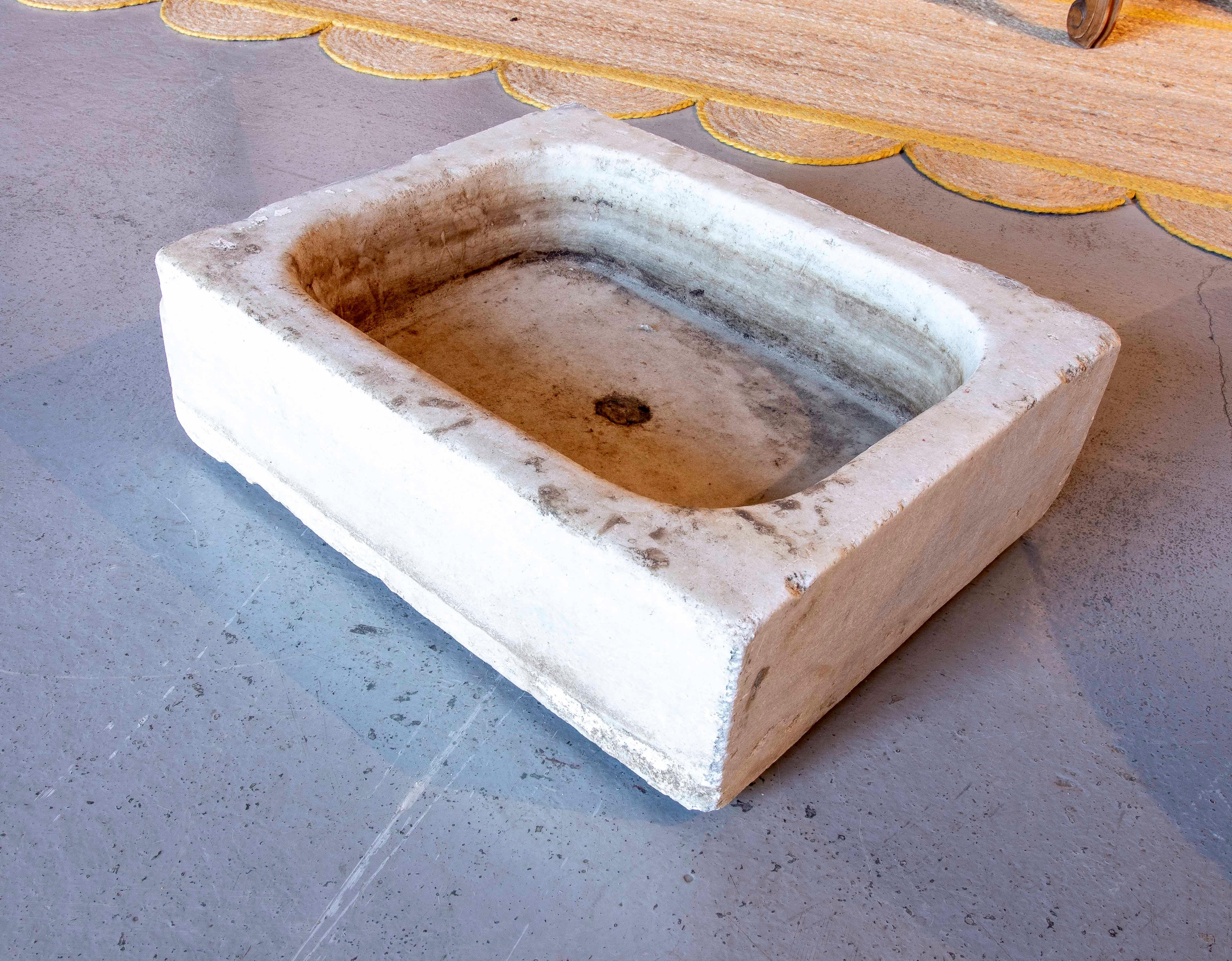 Hand-carved Rectangular Marble wash Basin In Good Condition In Marbella, ES