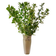 Handgeschnitzte Vase aus durchbrochenem Porzellan in Warmweiß