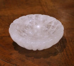 Cuenco de cristal de roca tallado a mano Vide-Poche de Brasil con diseño festoneado