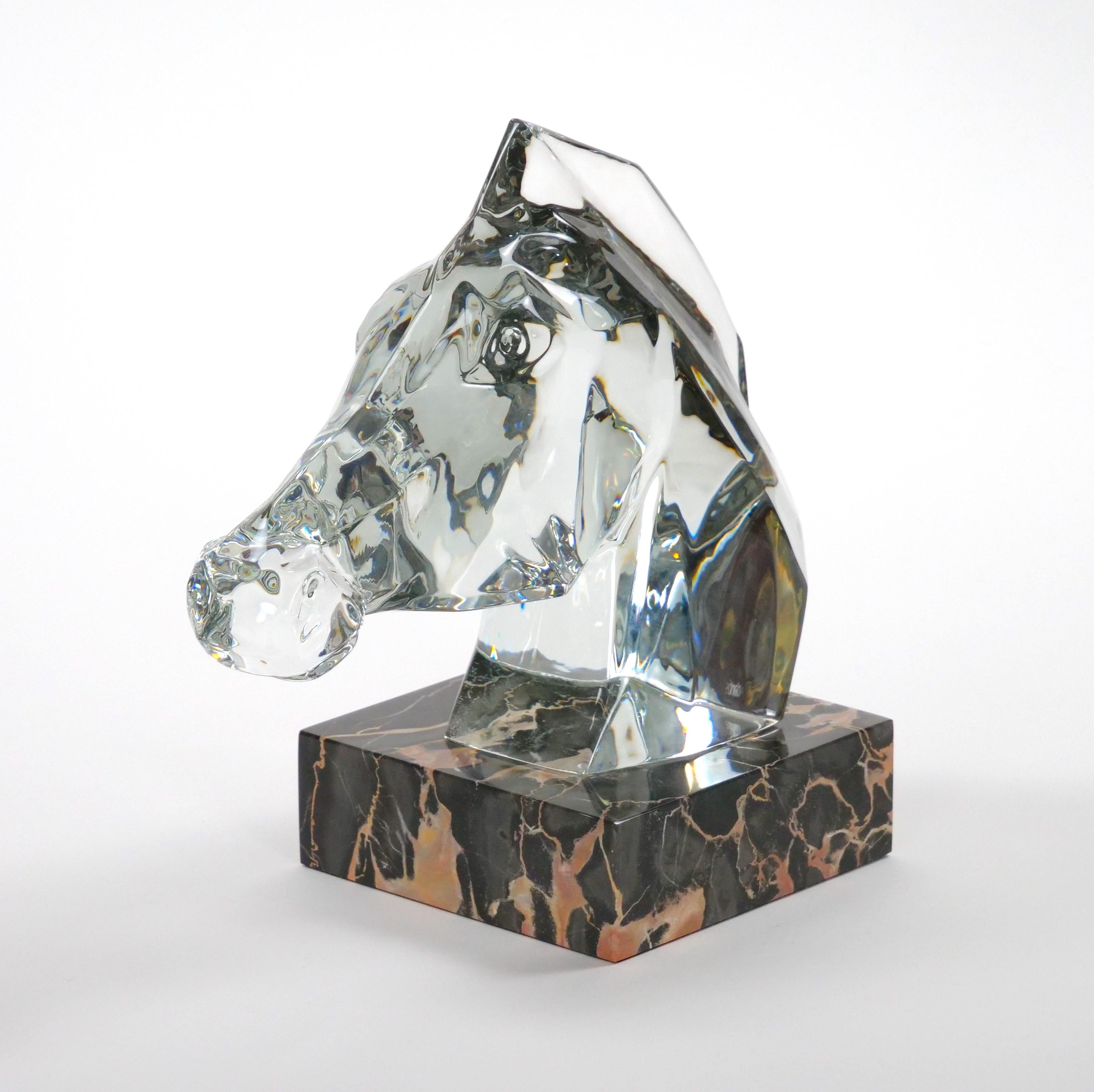 Discover elegance and sophistication in this exquisite decorative sculpture, meticulously crafted in the mid-20th century in the Art Deco style.
This sculpture features a stunning horse head intricately carved from heavy cut rock crystal, known for
