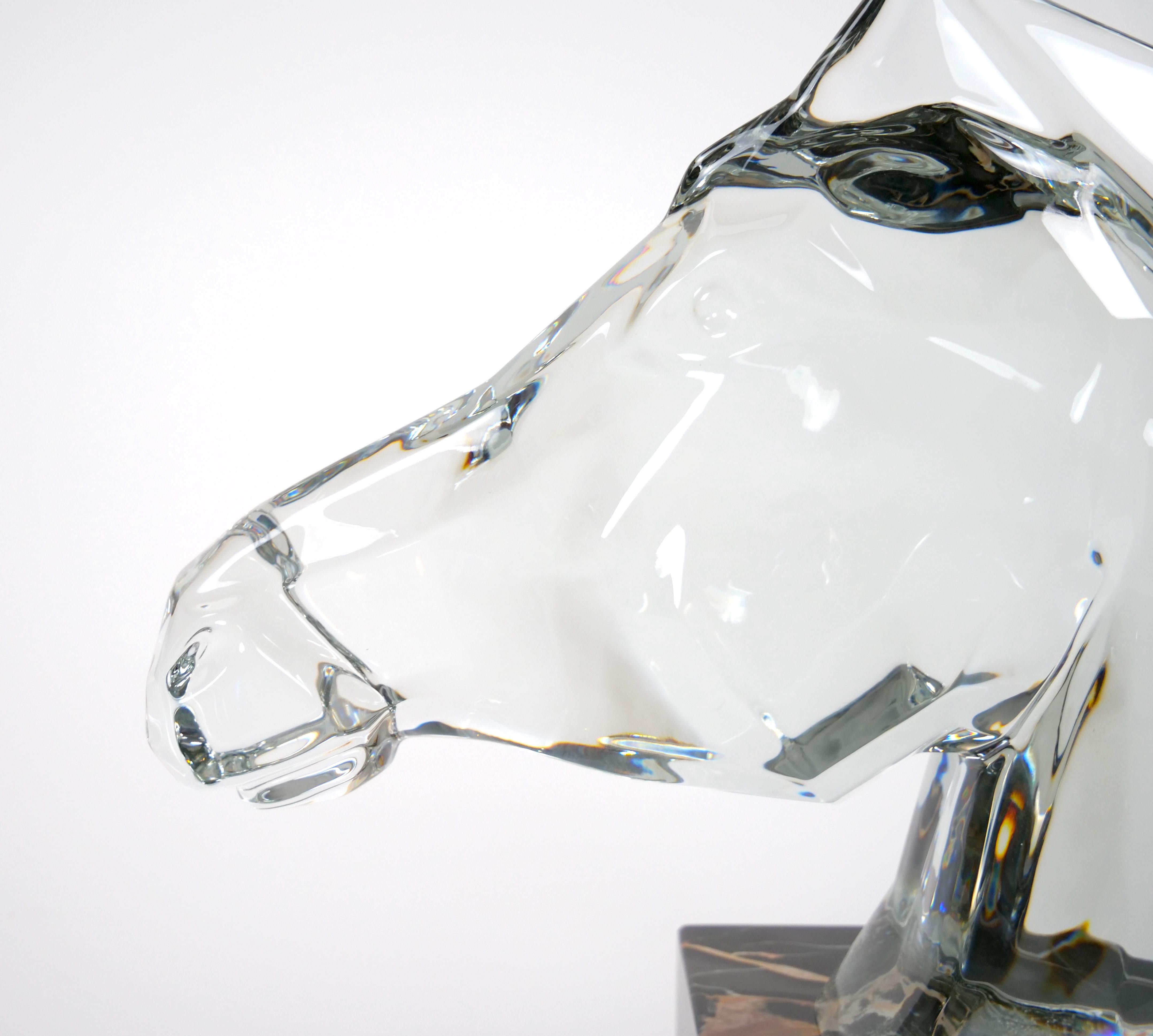 Hand-Carved Rock Crystal Equo Case  Horse Head / Marble Base Sculpture In Good Condition For Sale In Tarry Town, NY
