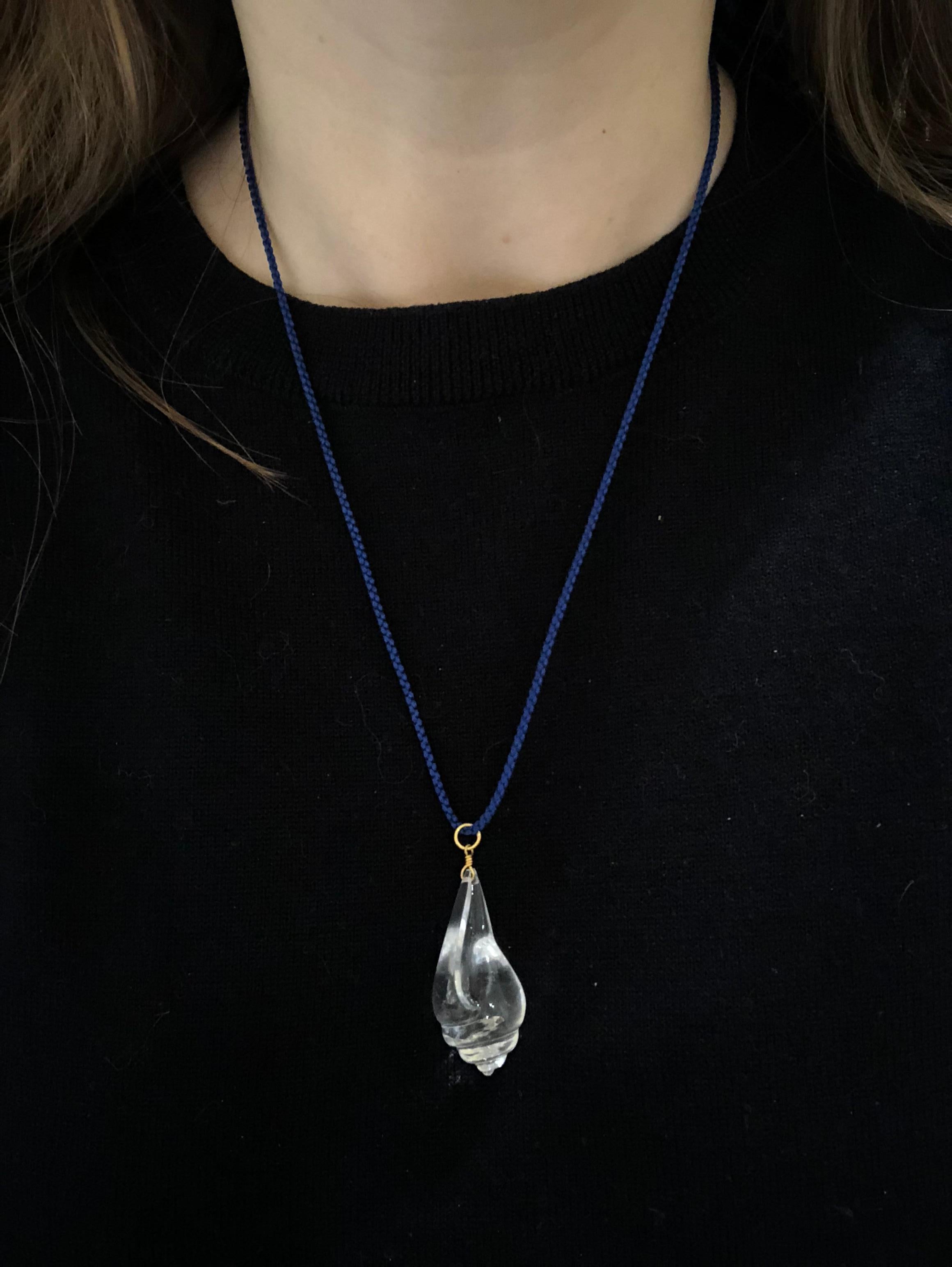 Hand Carved Rock Crystal Quartz Shell 22 Karat Gold Gemstone Large Size Pendant In New Condition In Paris, Paris