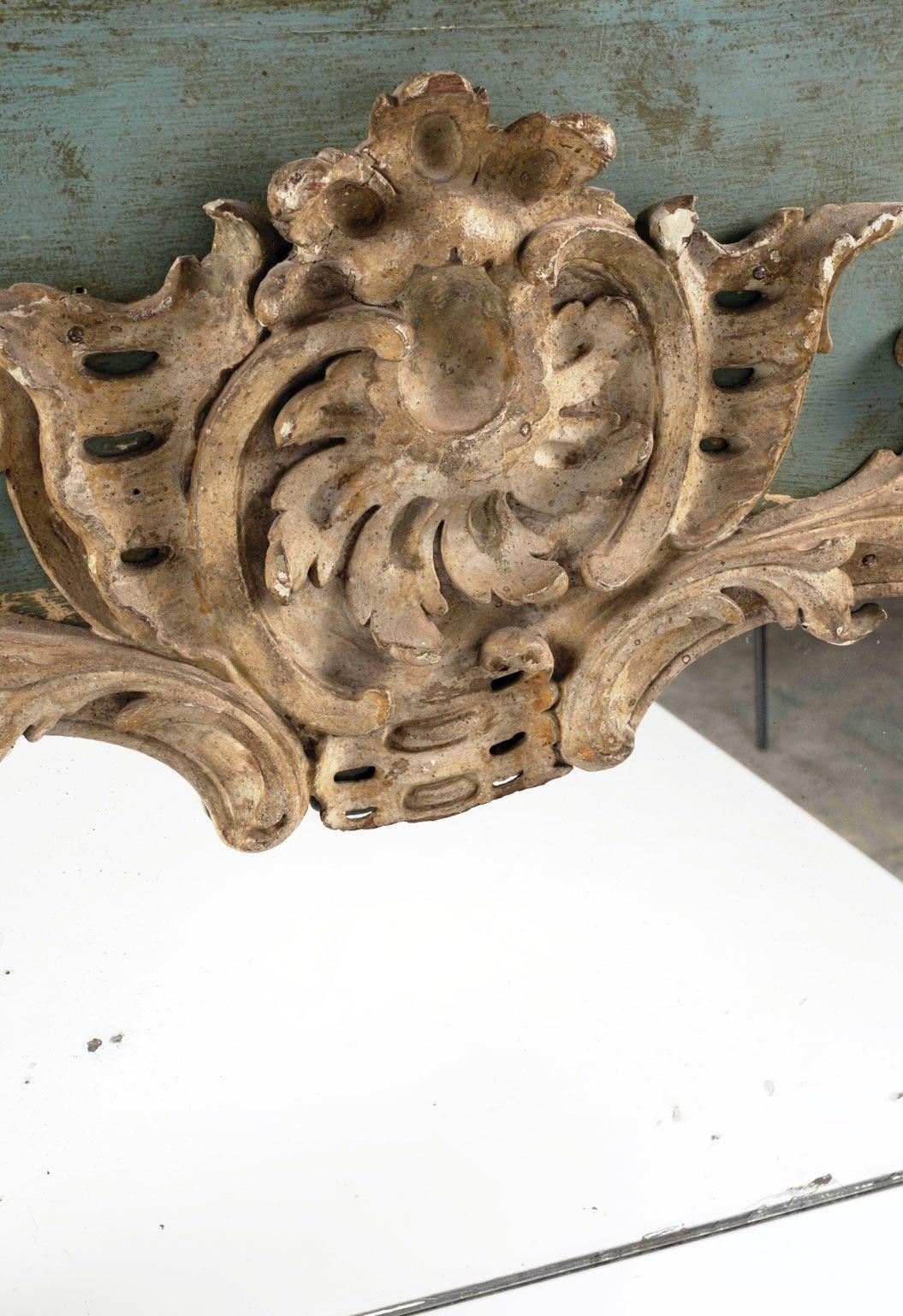 Sculpté à la main Miroir italien rococo sculpté à la main en vente