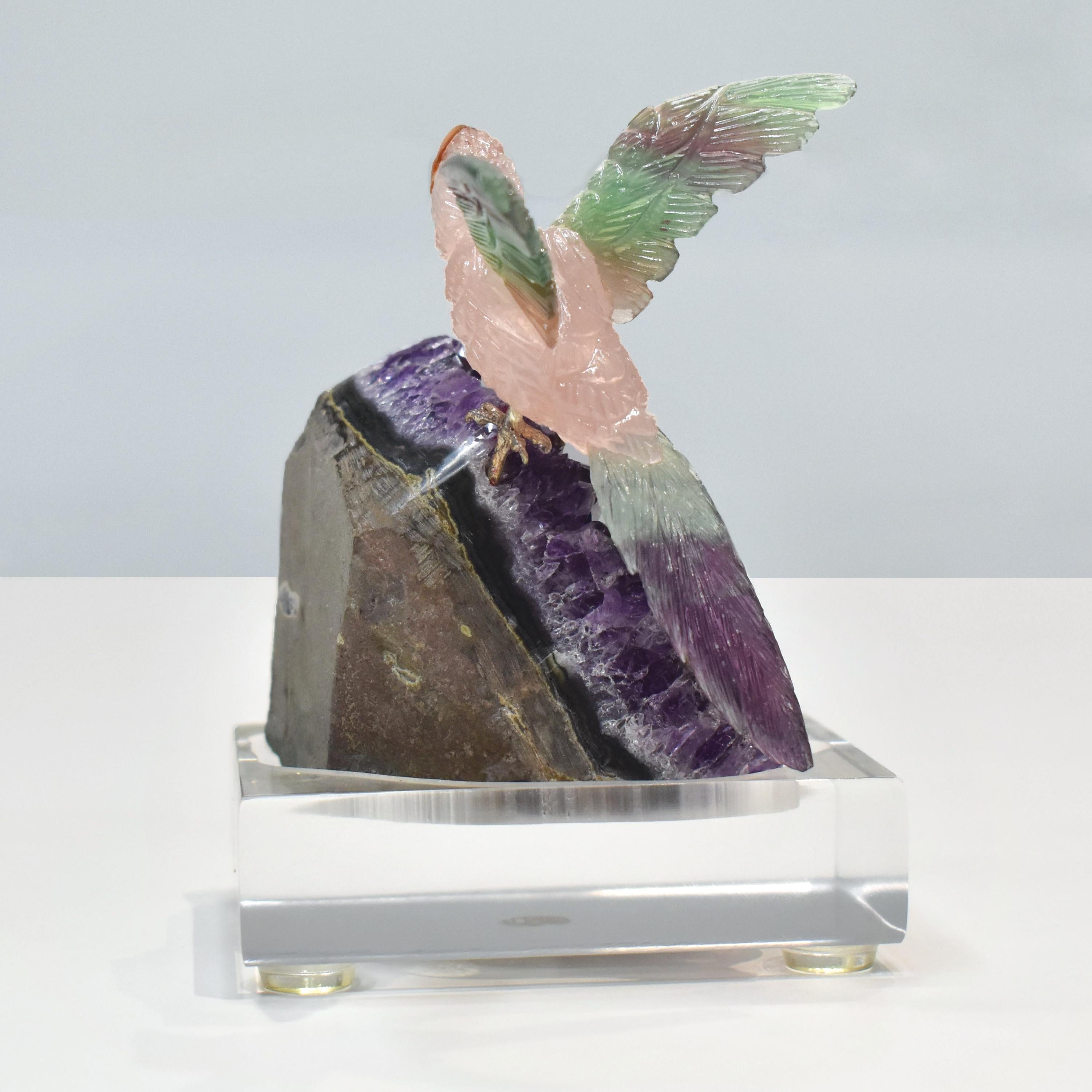 Hand-Carved Rose Quartz Bird with Fluorite Wings Natural Amethyst Base Sculpture In New Condition For Sale In Jaipur, Rajasthan