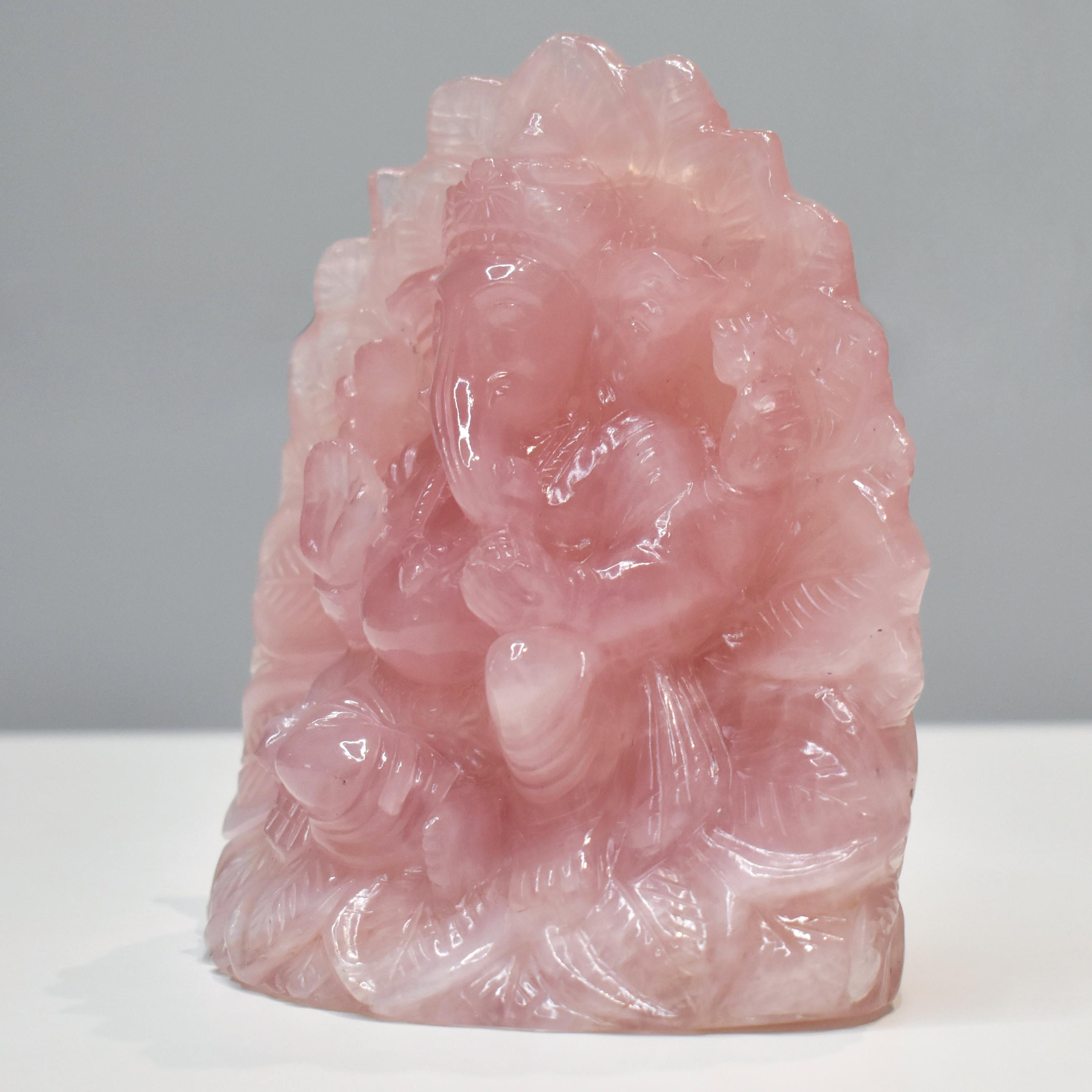 Hand-Carved Rose Quartz Ganesha Idol in Lotus Shape Sculpture Religious Figurine In New Condition For Sale In Jaipur, Rajasthan
