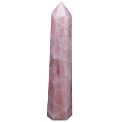 Point de quartz rose sculpté à la main