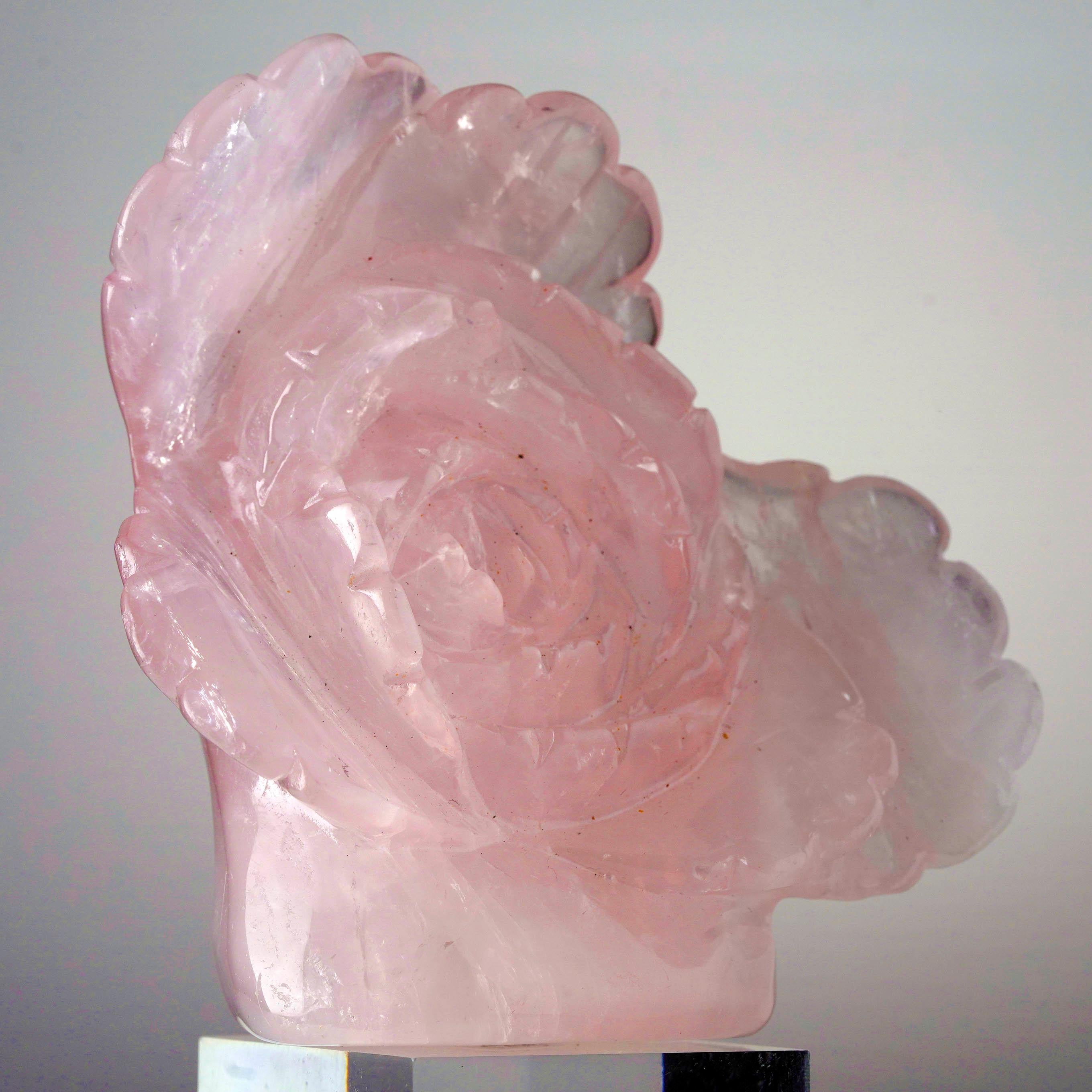 Malgascio Rosa di quarzo rosa intagliata a mano dal Madagascar I in vendita