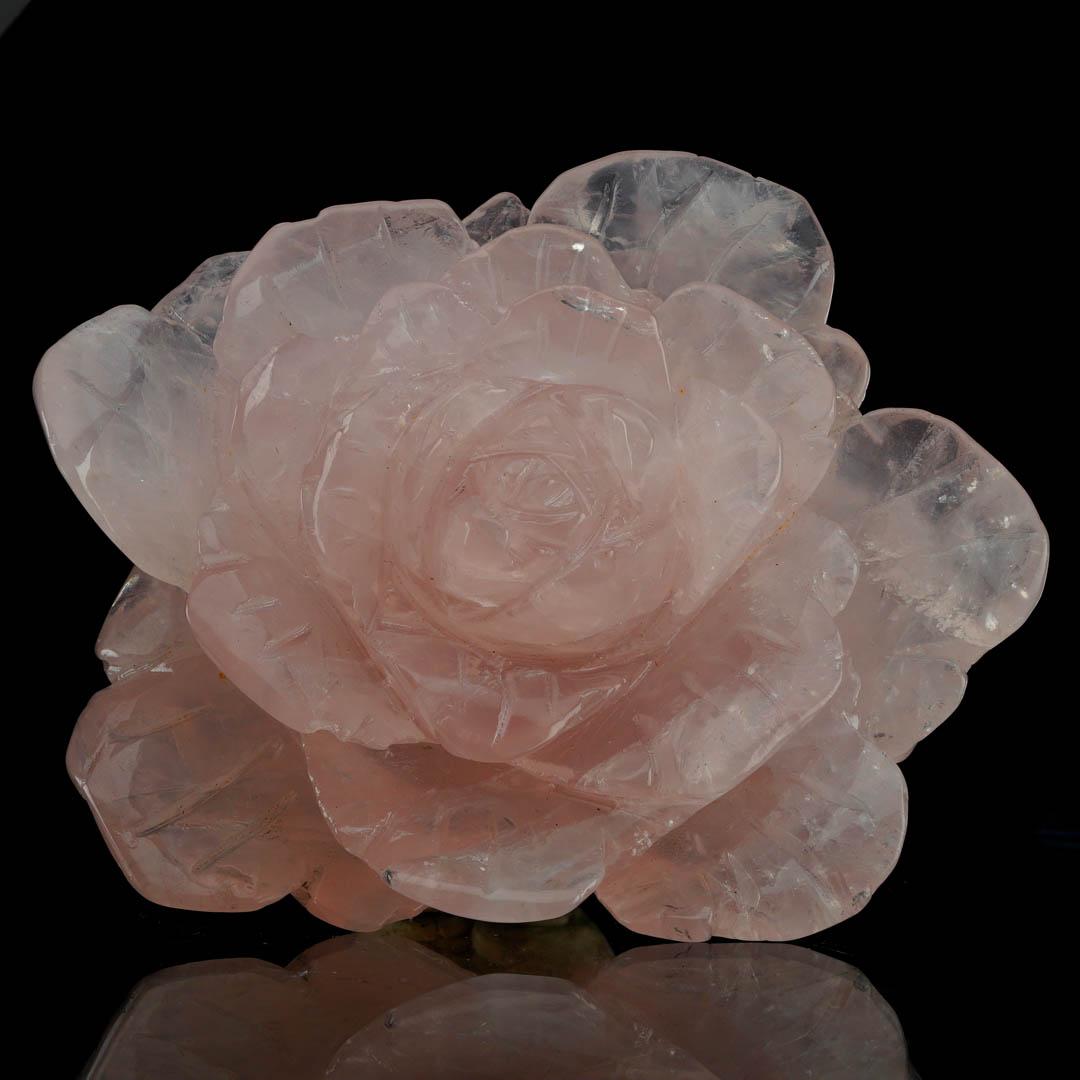 Rosa di quarzo rosa intagliata a mano dal Madagascar II In condizioni Nuovo in vendita a New York, NY