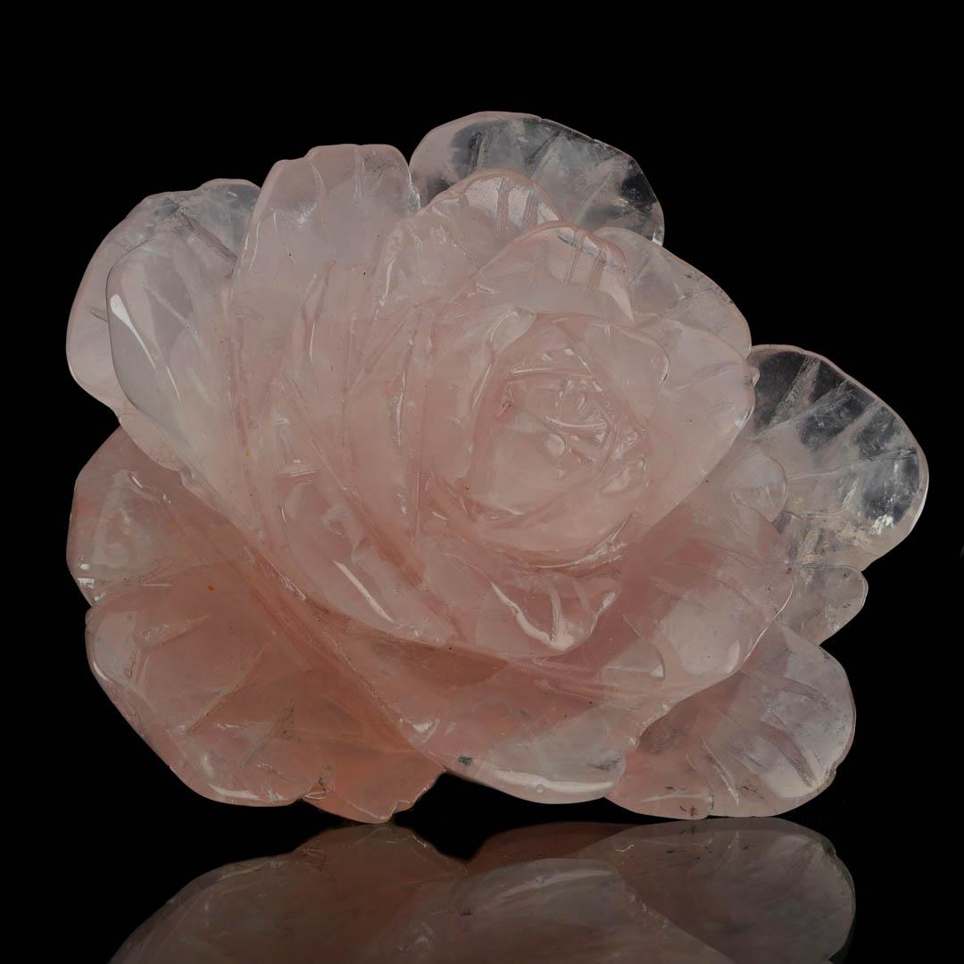 Quarzo rosa Rosa di quarzo rosa intagliata a mano dal Madagascar II in vendita