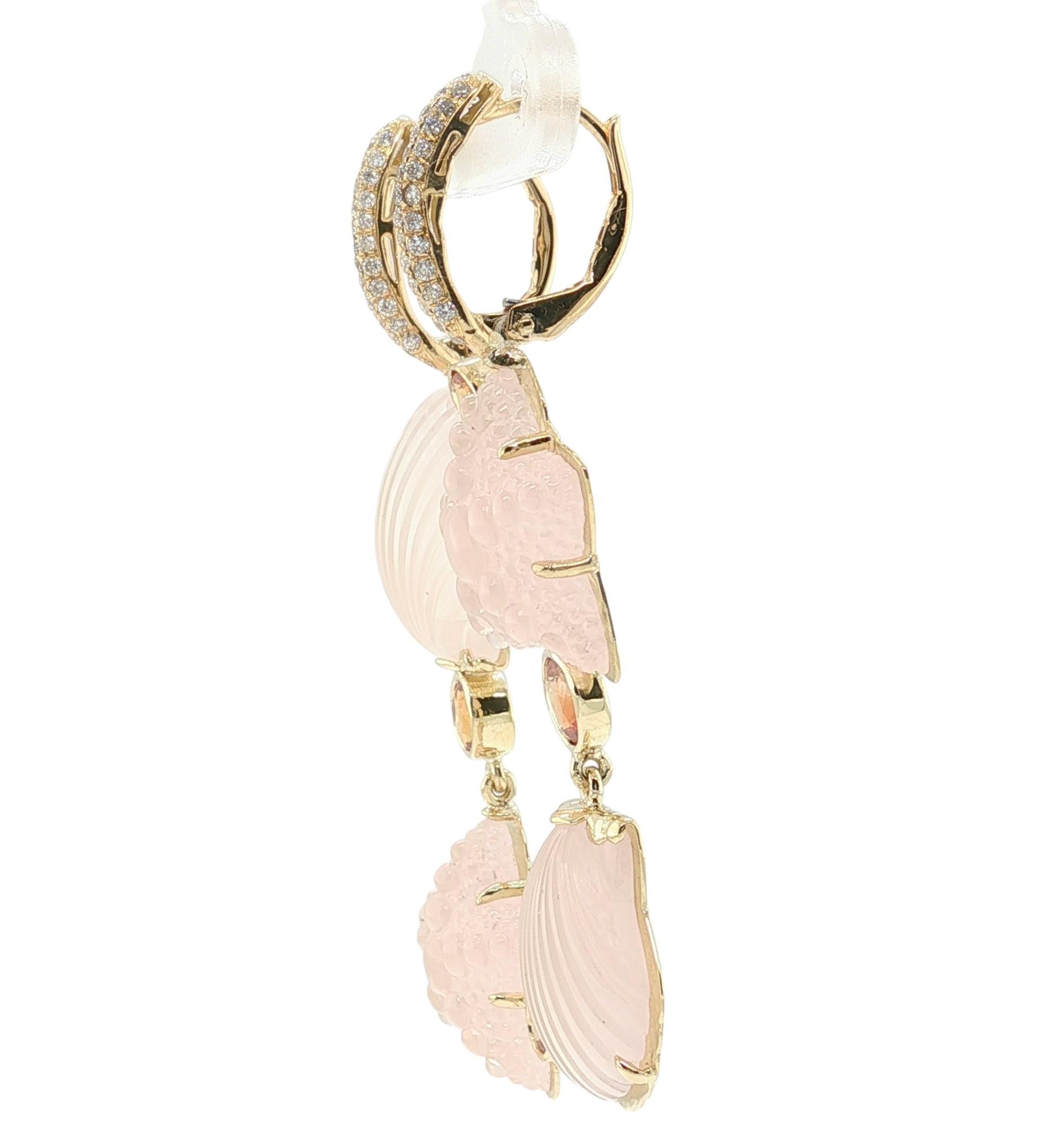 Artisan Boucles d'oreilles en or 18k avec étoile de mer et coquillage en quartz rose sculpté à la main en vente