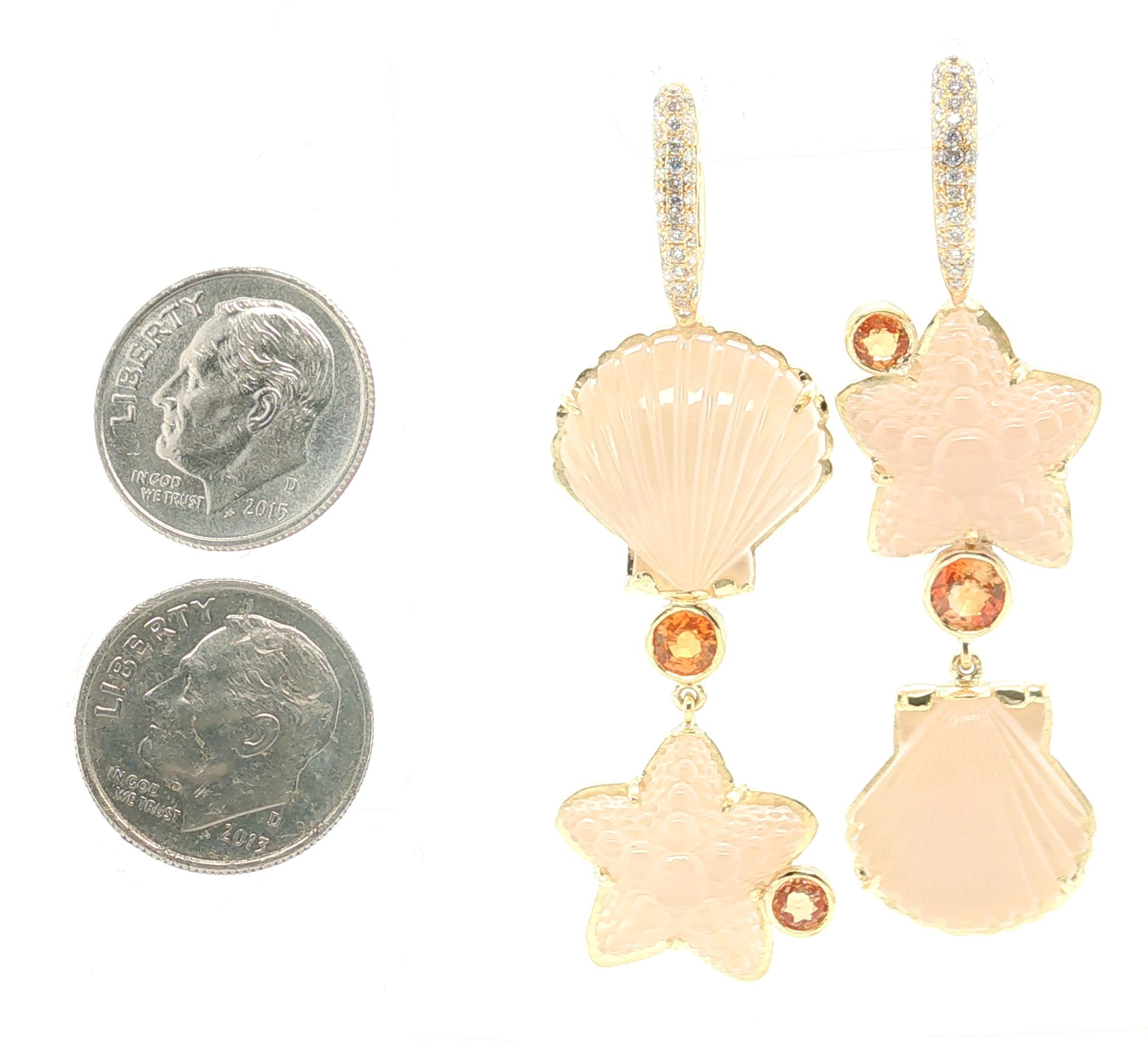 Boucles d'oreilles en or 18k avec étoile de mer et coquillage en quartz rose sculpté à la main en vente 1