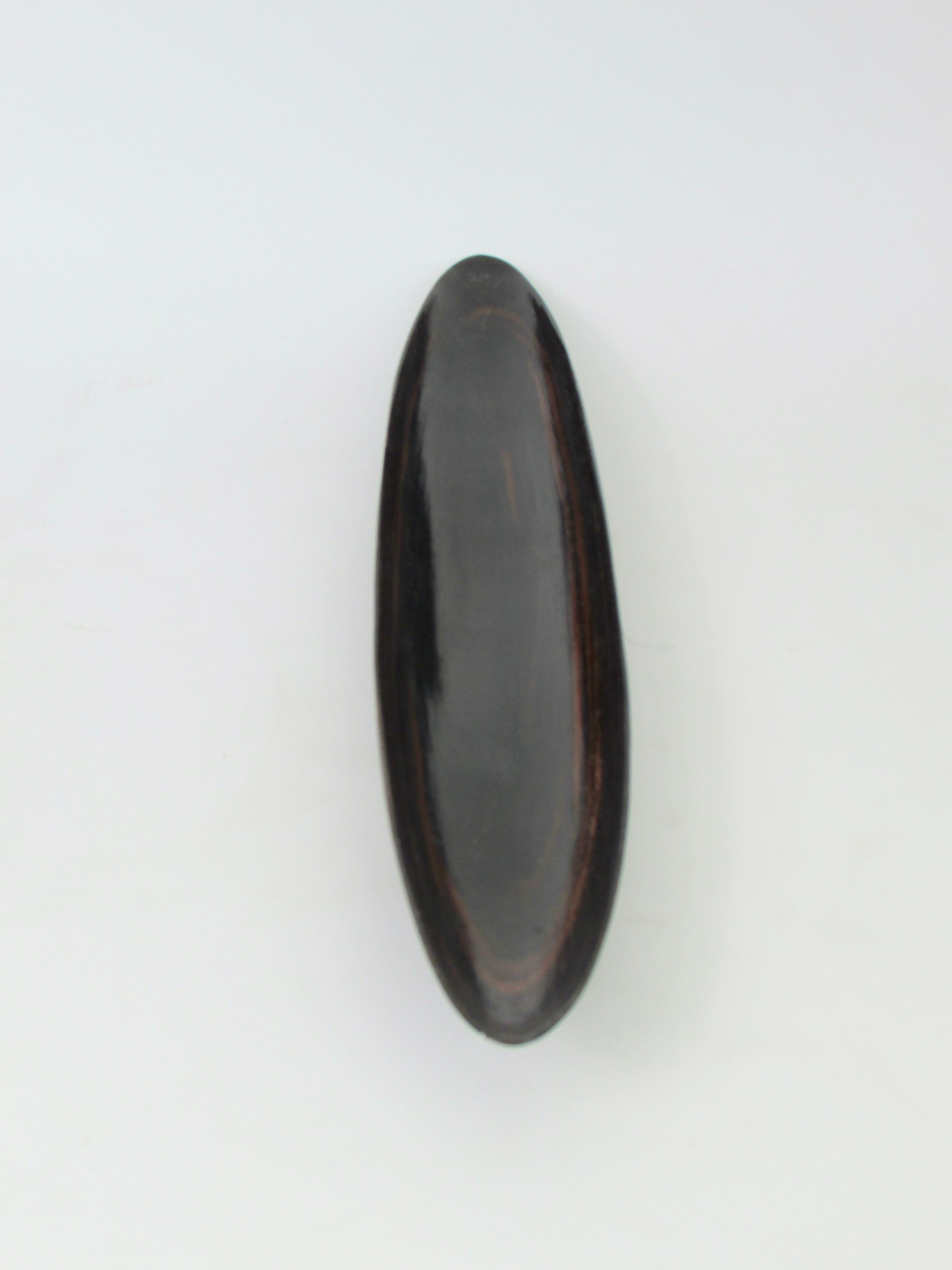 Hand carved Rosewood canoe shape dish For Sale 1