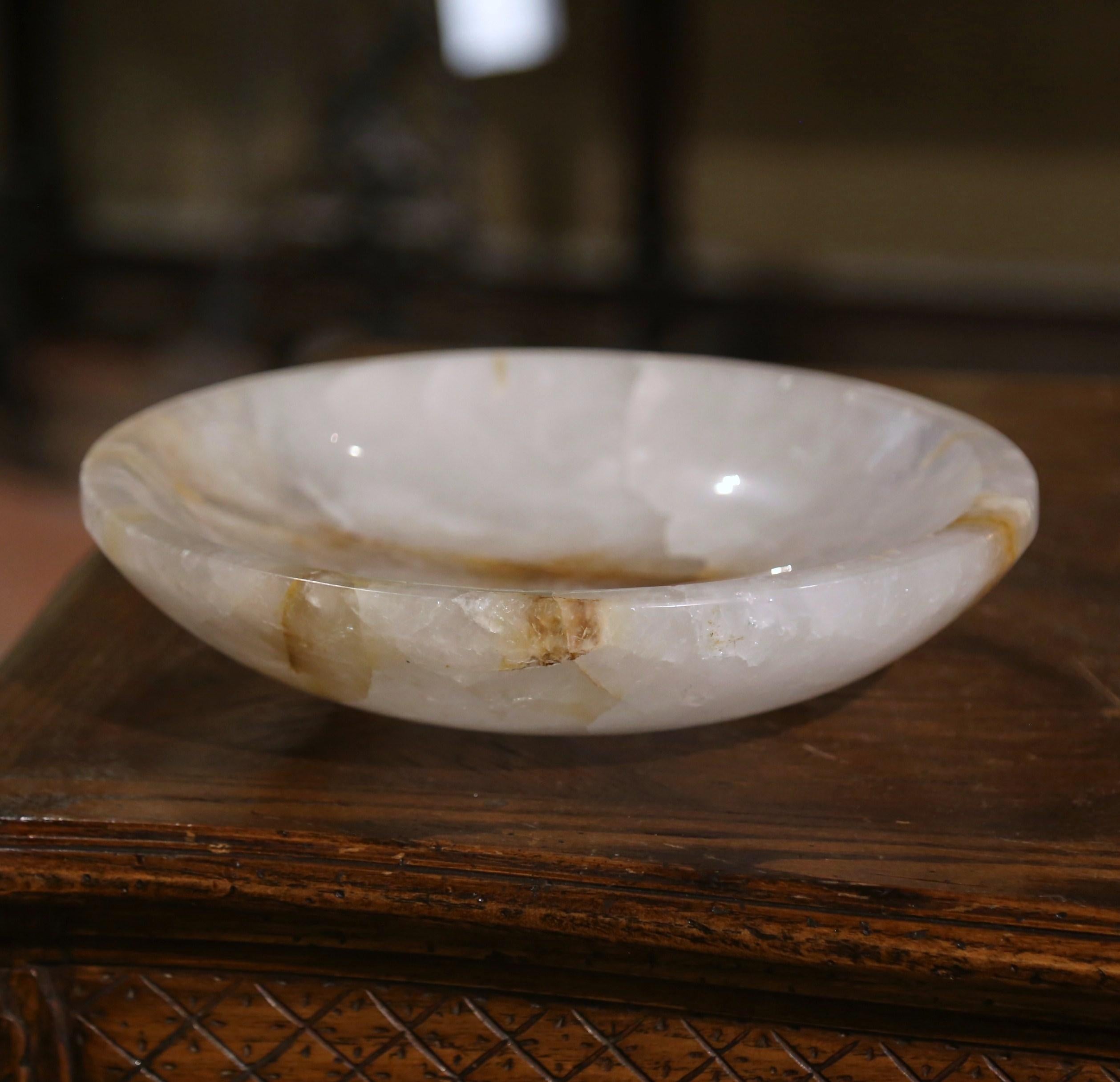 Hand Carved Round Rock Crystal Quartz Decorative Bowl Vide-Poche In Excellent Condition For Sale In Dallas, TX