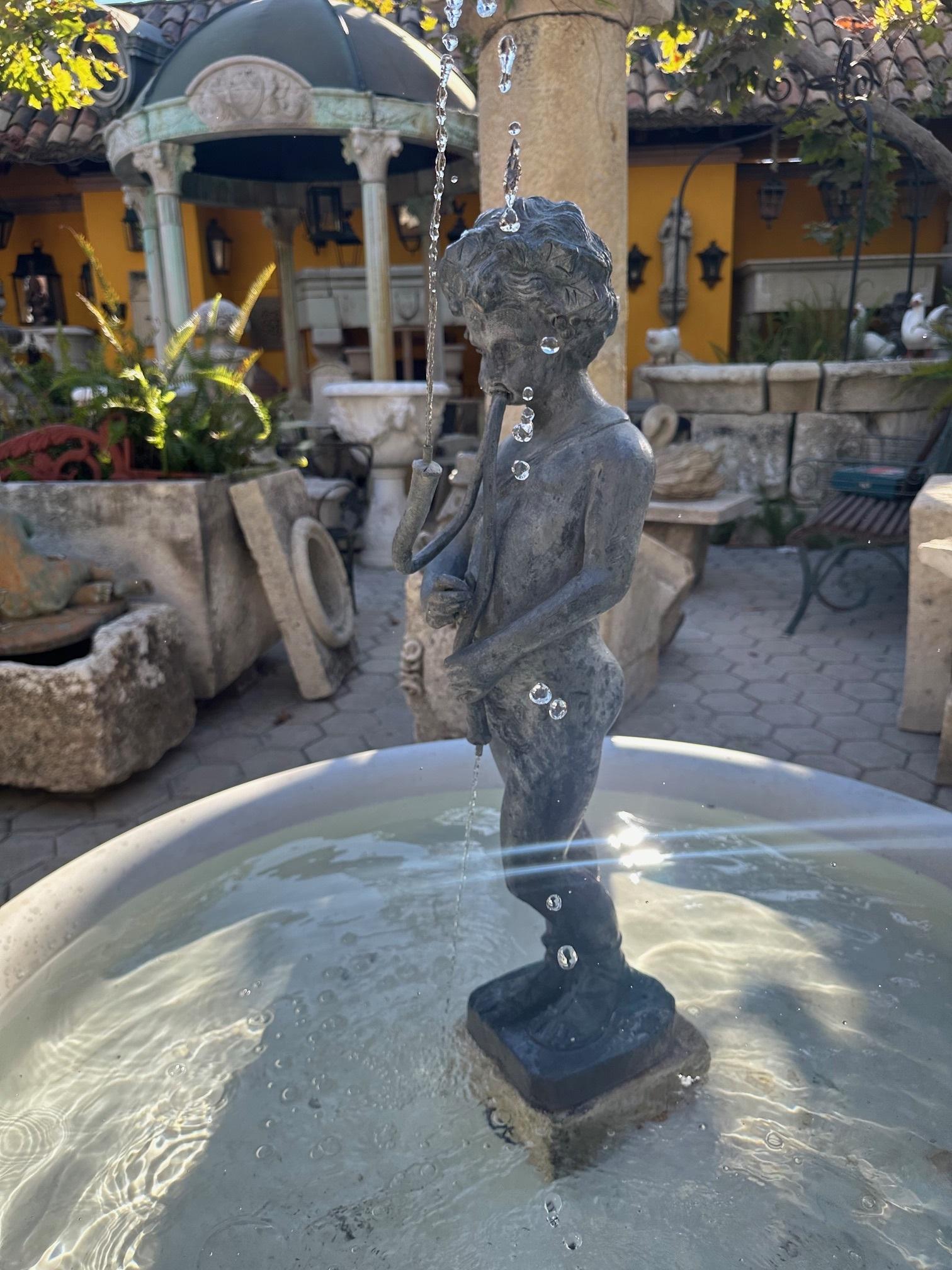Bassin rond en marbre blanc sculpté à la main Fontaine antique en vente 11