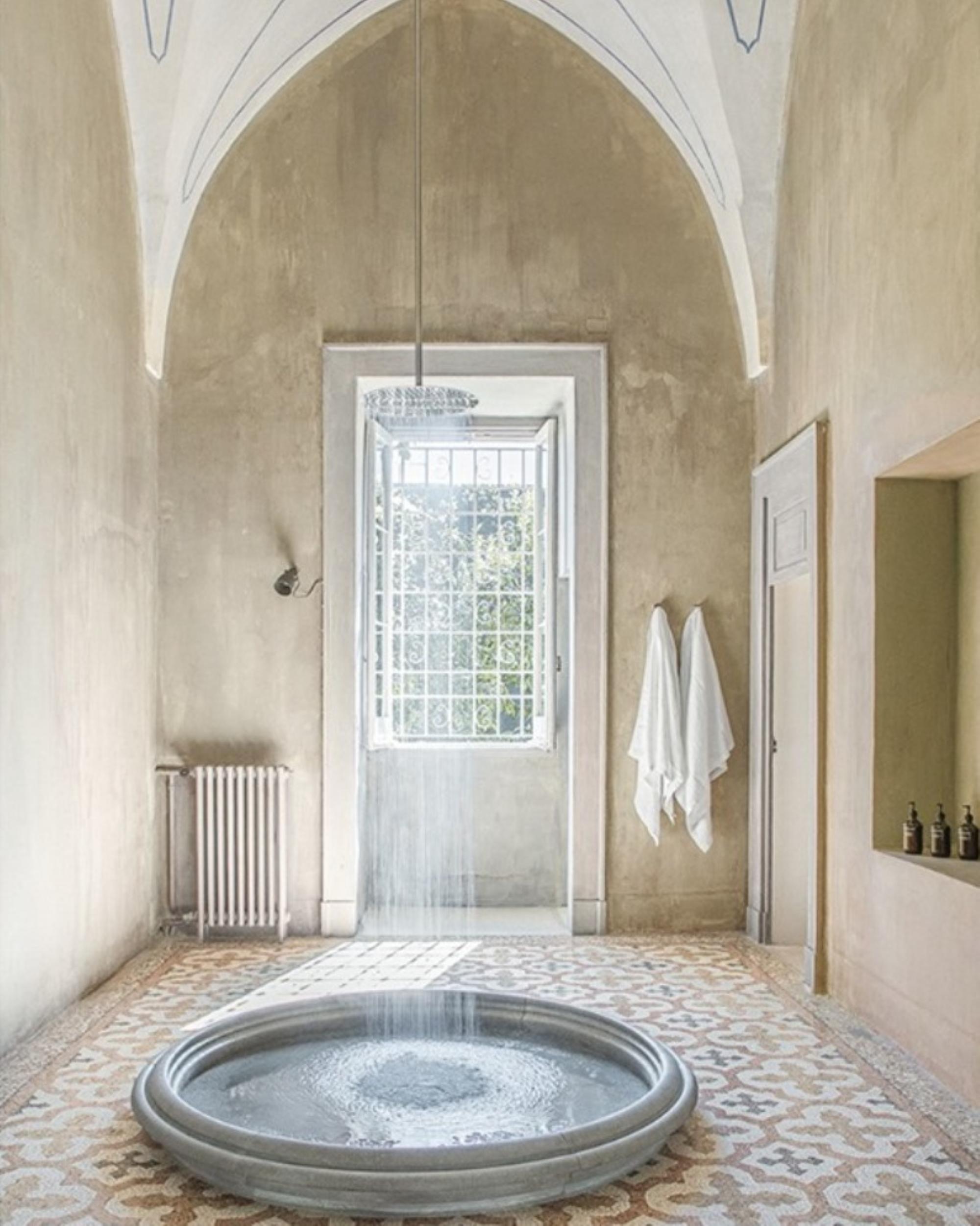 French Hand Carved Round White Marble Shower Tub Basin Antique Water Center Fountain CA For Sale