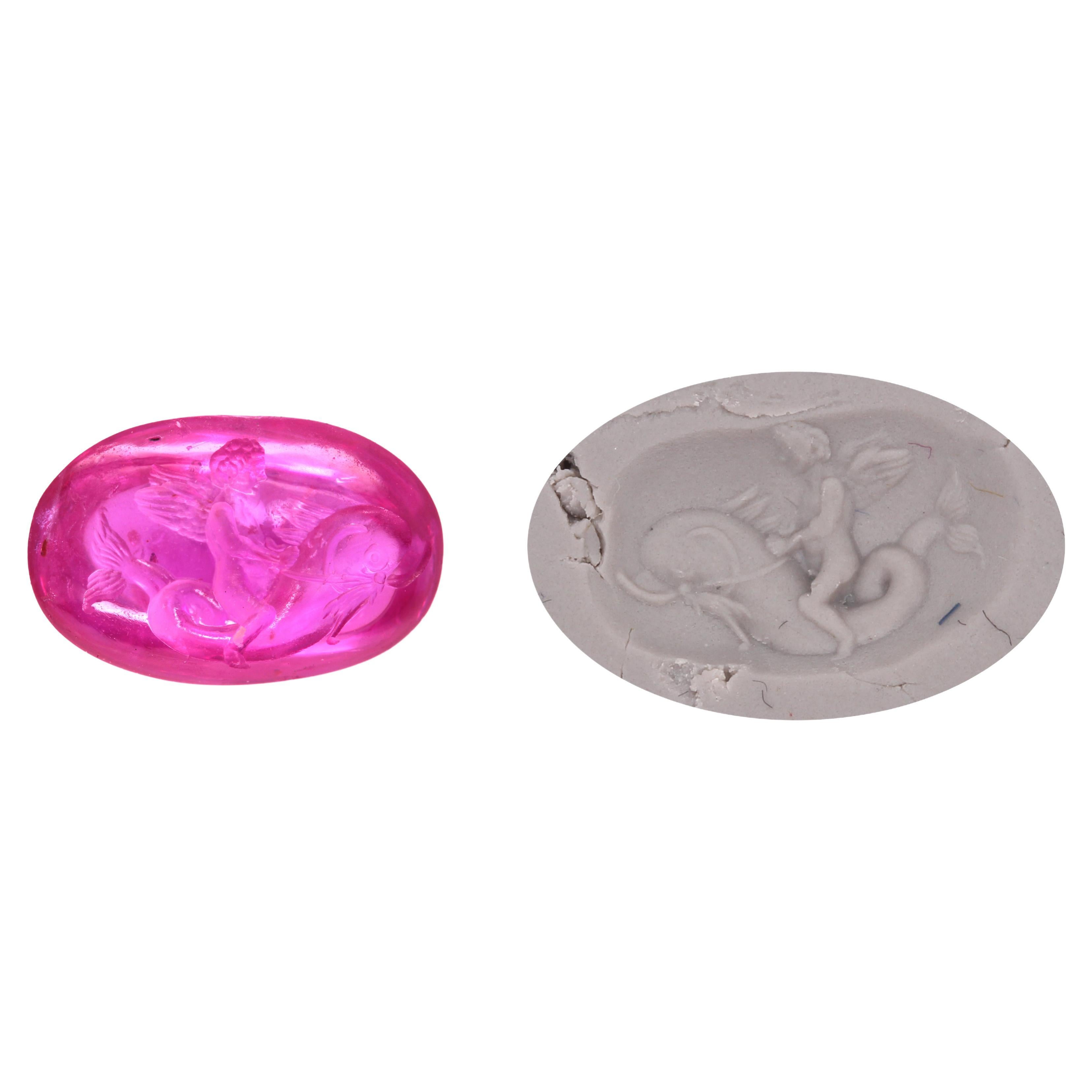 Handgeschnitztes Rubin-Intaglio eines Amors, der auf einem Delphin reitet, Castellani-Kollektion im Angebot