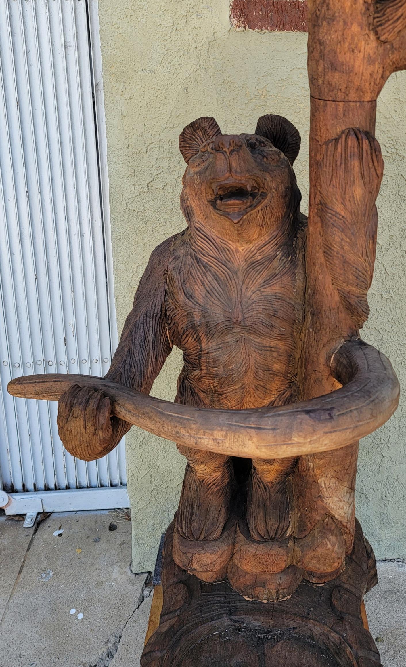 Hand Carved Rustic Hat and Coat Tree with Hand Carved Bears In Good Condition In Los Angeles, CA