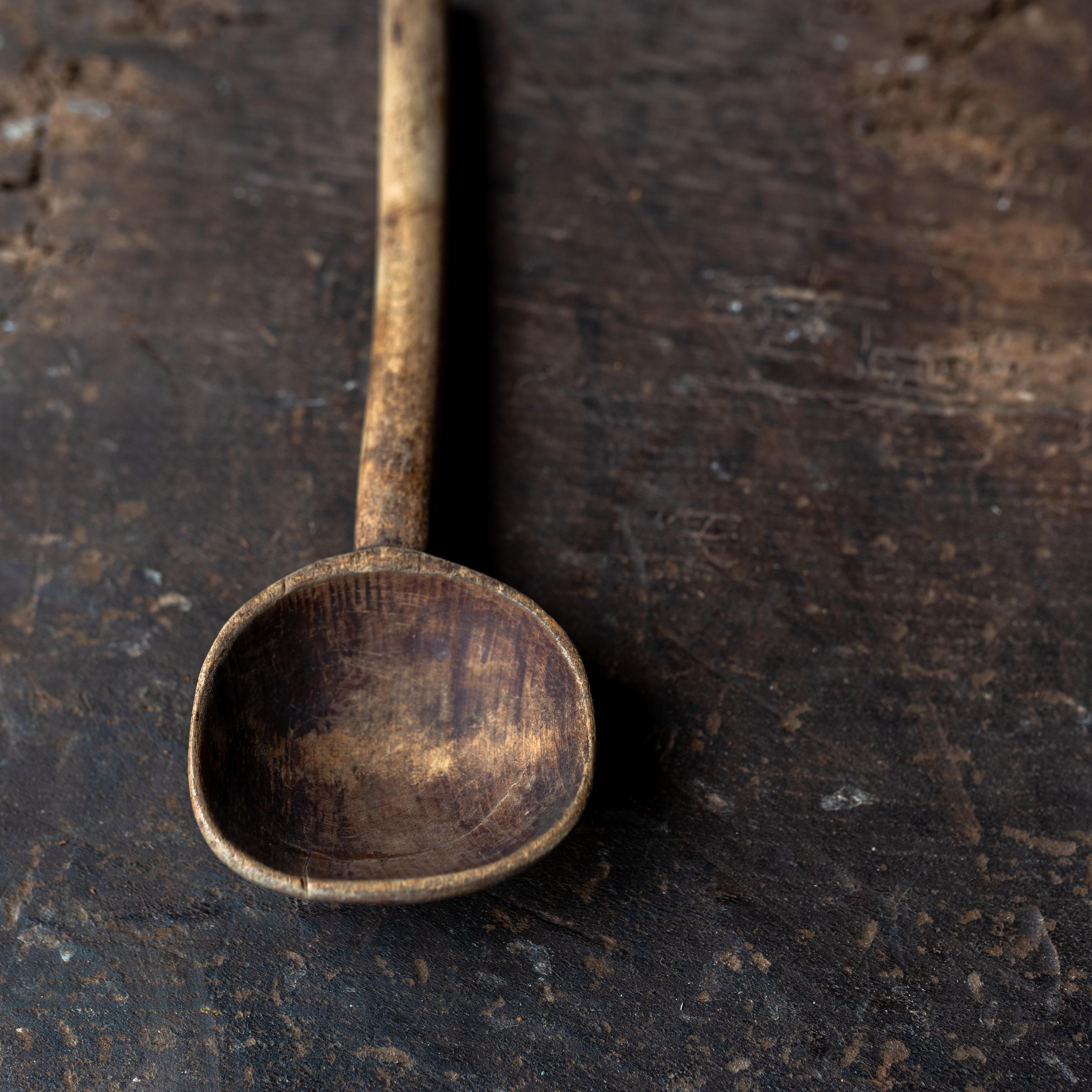 Cuchara de madera rústica tallada a mano, hacia 1900 siglo XX en venta