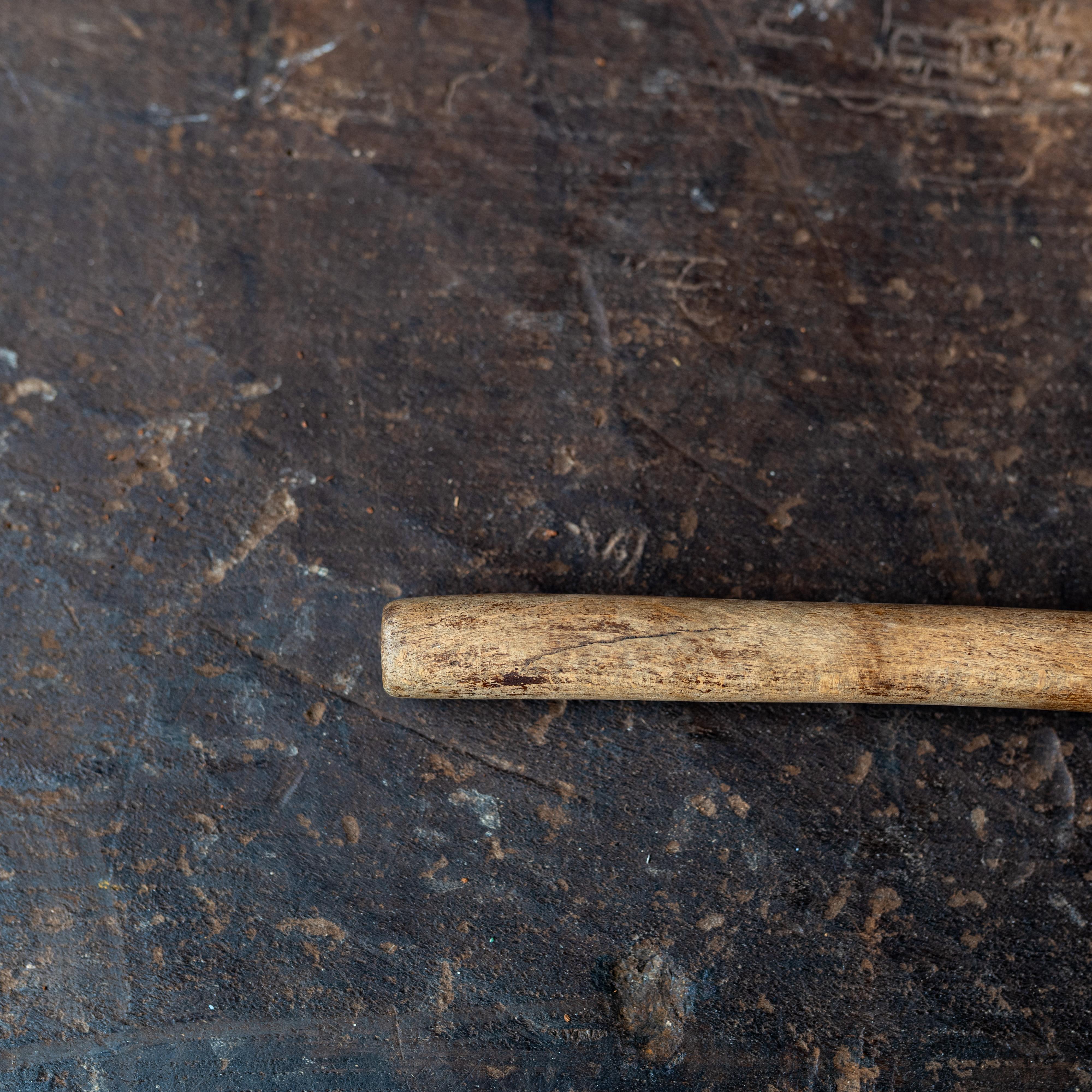 Cuchara de madera rústica tallada a mano, hacia 1900 en venta 2