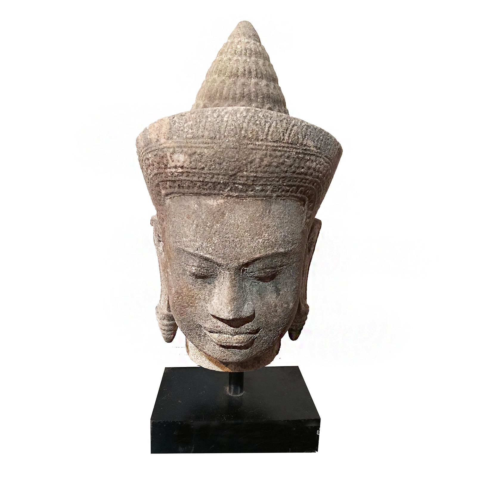 Fin du 20e siècle Tête de Bouddha en pierre de sable sculptée à la main, de Thaïlande en vente