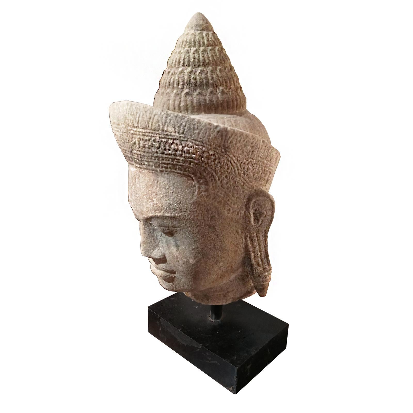 Grès Tête de Bouddha en pierre de sable sculptée à la main, de Thaïlande en vente