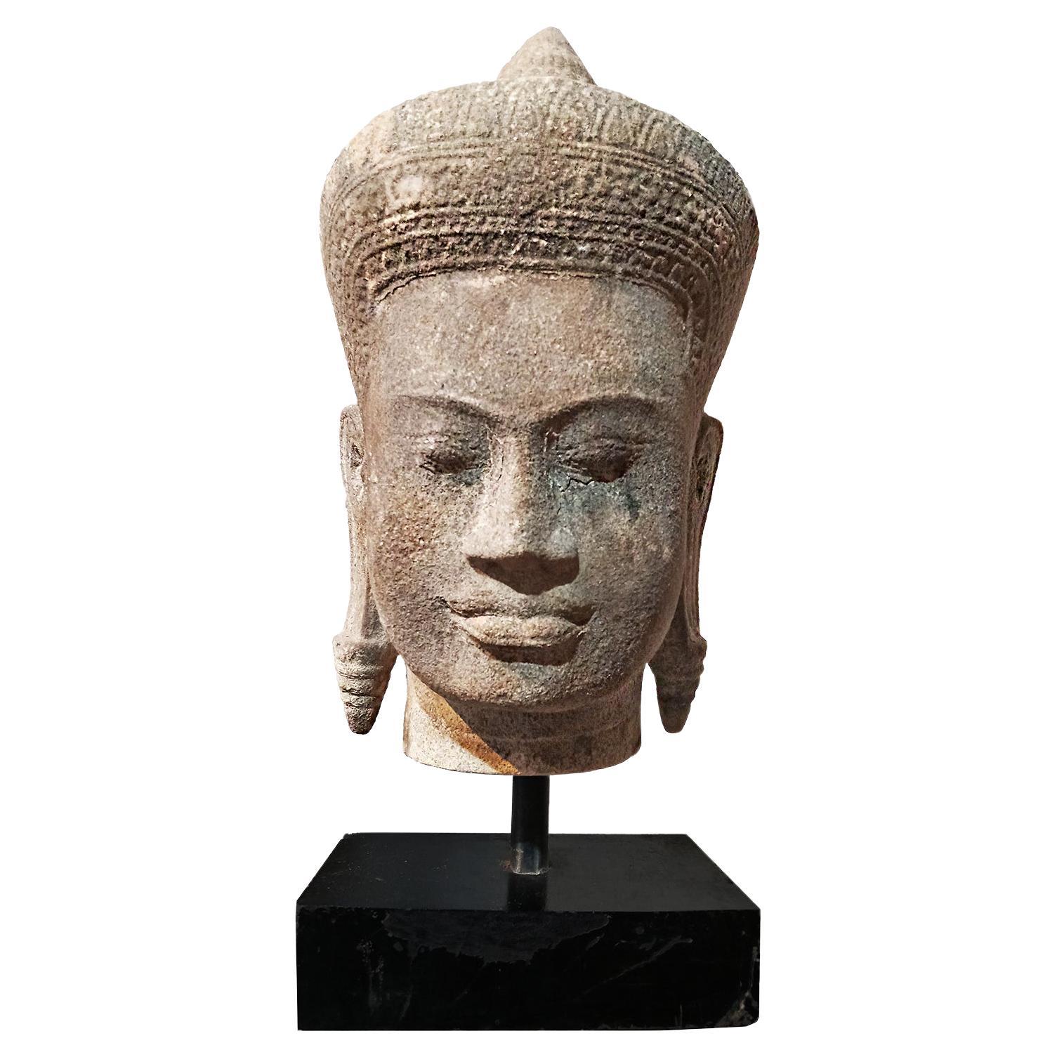 Tête de Bouddha en pierre de sable sculptée à la main, de Thaïlande en vente