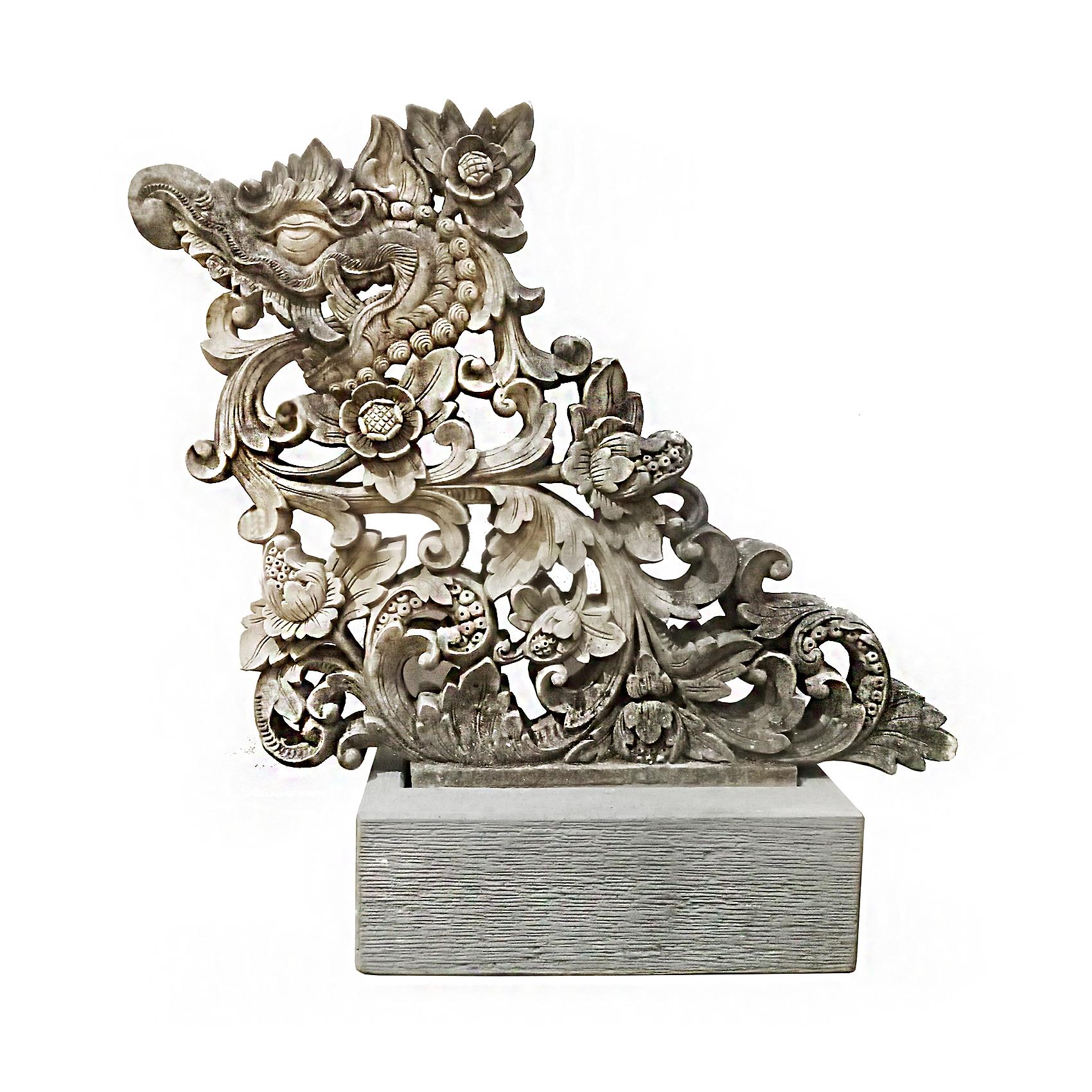 Autre Début du 20e siècle Sculpture de dragon en grès sculptée à la main  en vente