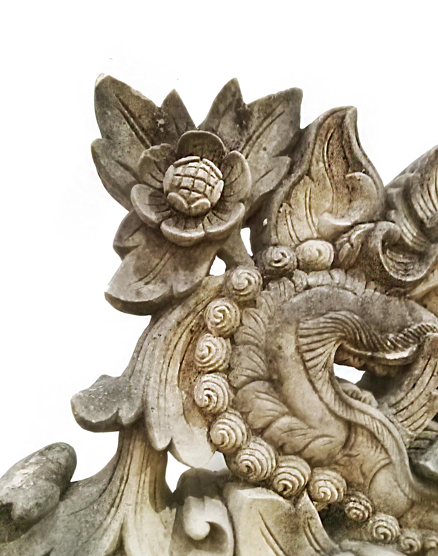 Début du 20e siècle Sculpture de dragon en grès sculptée à la main  Bon état - En vente à New York, NY