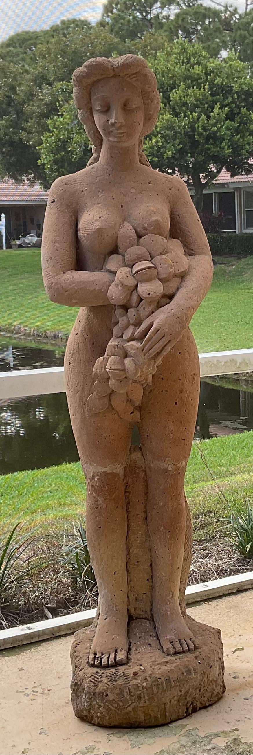 Handgeschnitzte weibliche Sandstein-Skulptur im Angebot 2