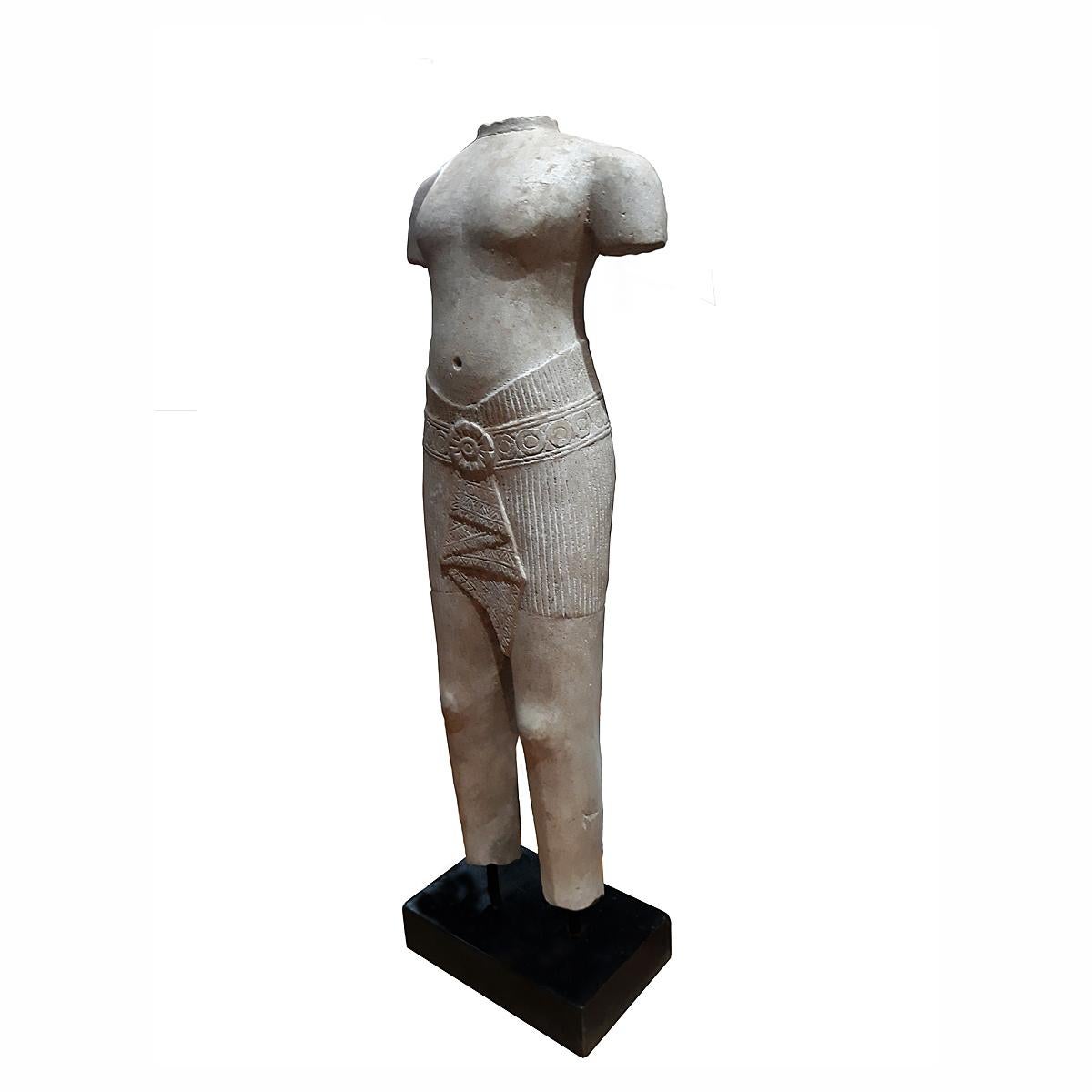 Handgeschnitzte thailändische Sandstein-Skulptur (Sonstiges) im Angebot