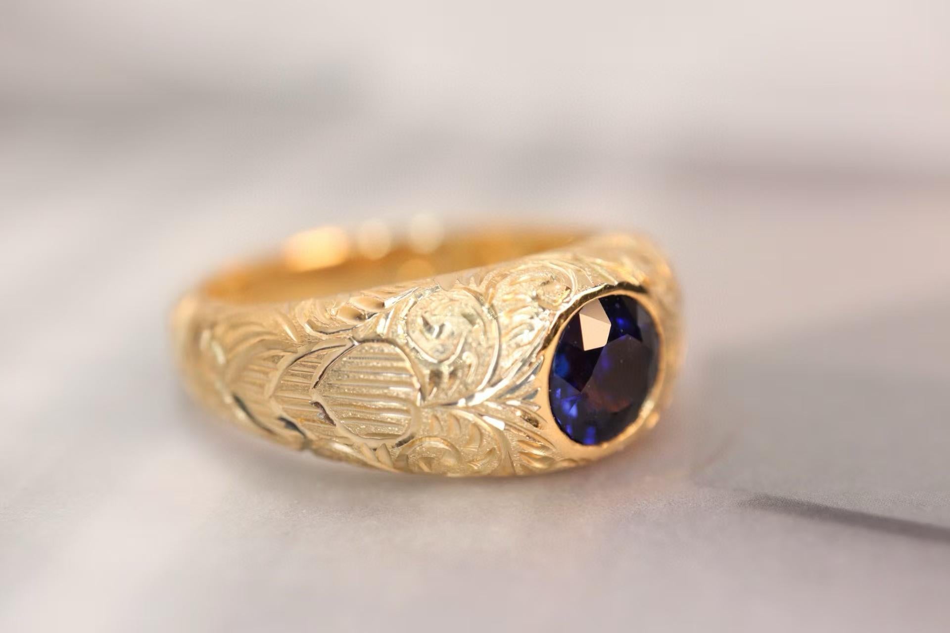 1,03 Karat nicht erhitzter blauer Saphir Goldring mit aufwändiger Handschnitzerei (Moderne) im Angebot