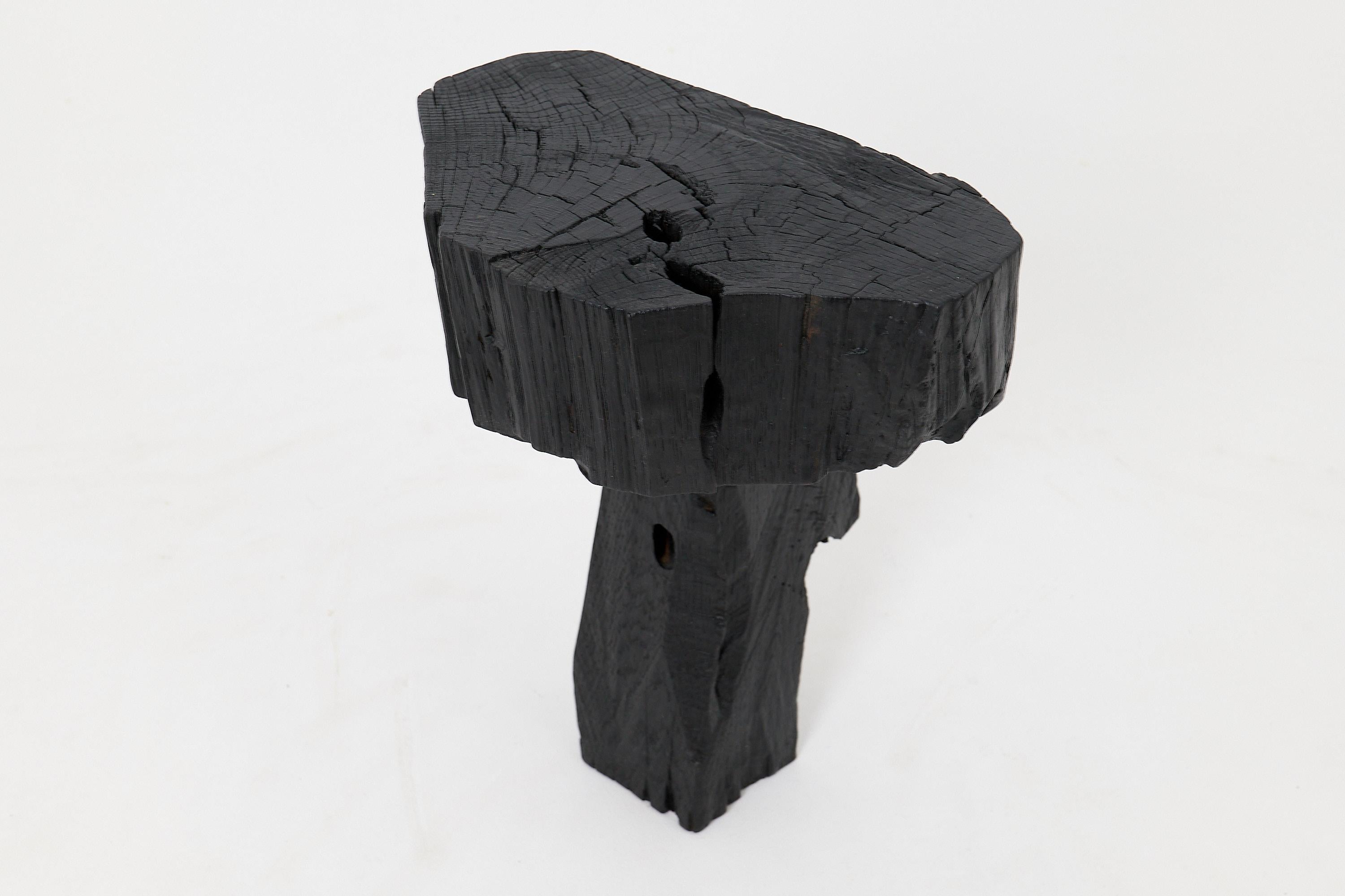 Croate Hand-Carved Sculptural Hardwood Side Table, Pedestal, by Logniture en vente