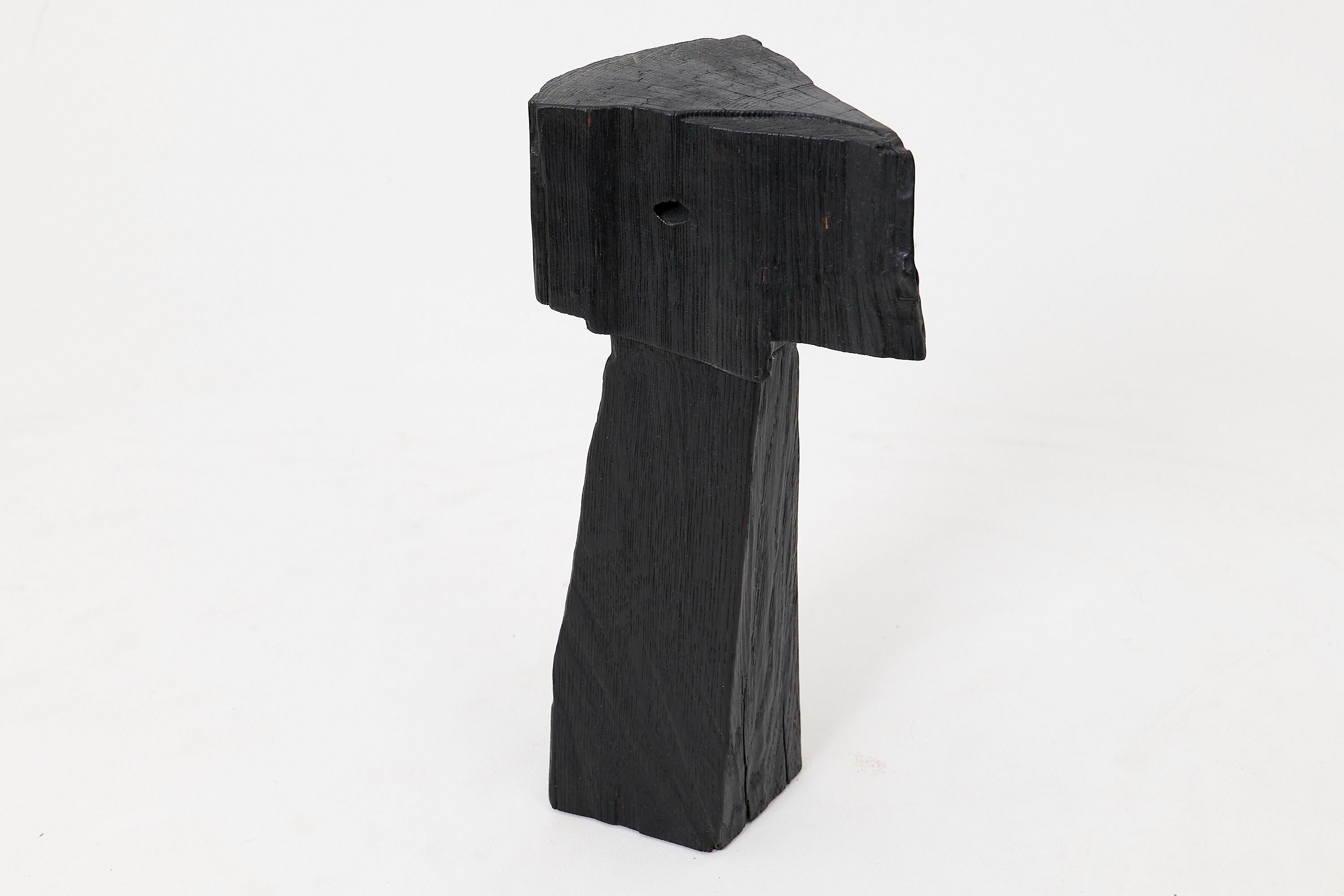 Sculpturale, sculptée à la main, en bois dur, Table d'appoint, Totem, Piédestal, par Logniture en vente 4
