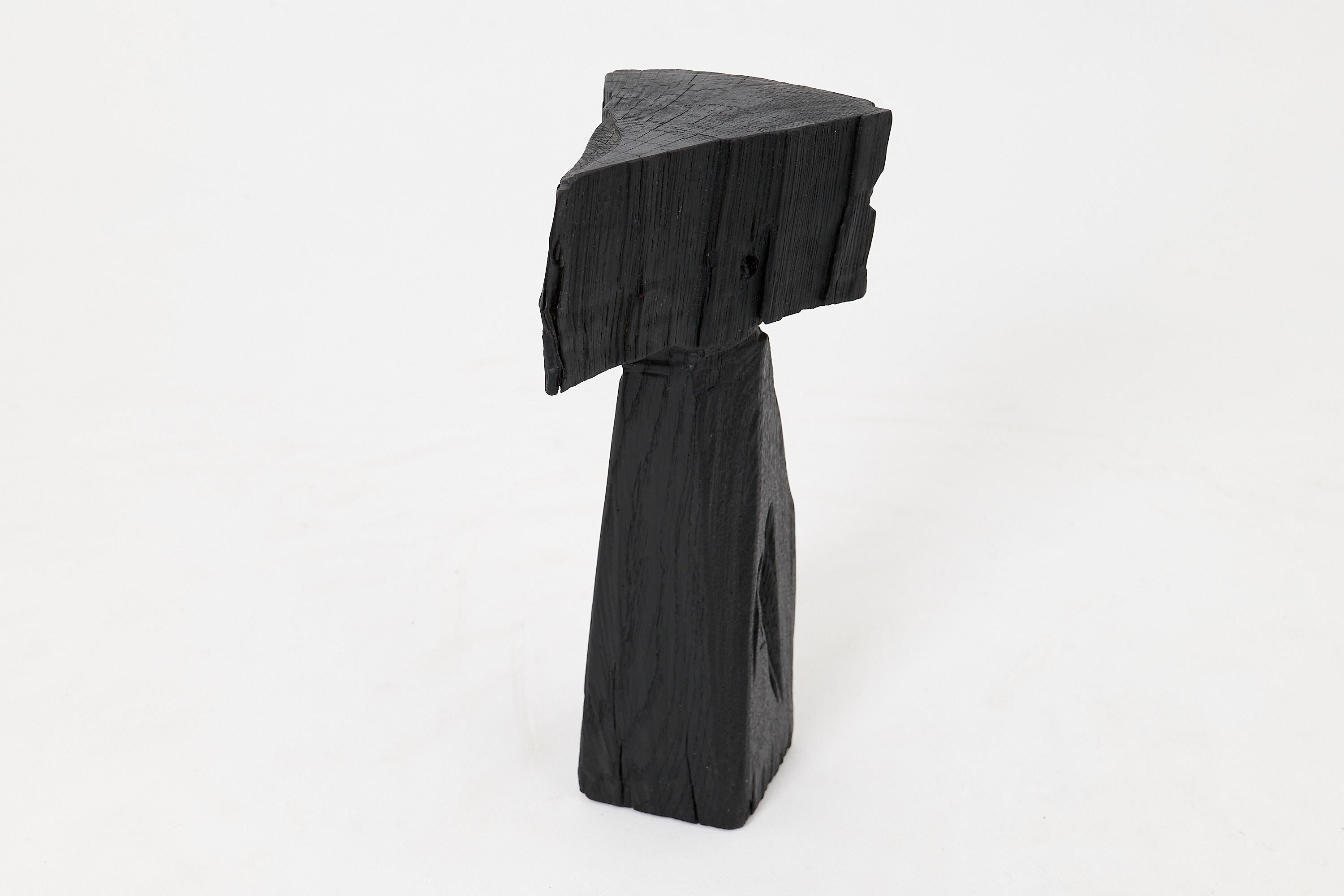 Sculpturale, sculptée à la main, en bois dur, Table d'appoint, Totem, Piédestal, par Logniture Neuf - En vente à Stara Gradiška, HR