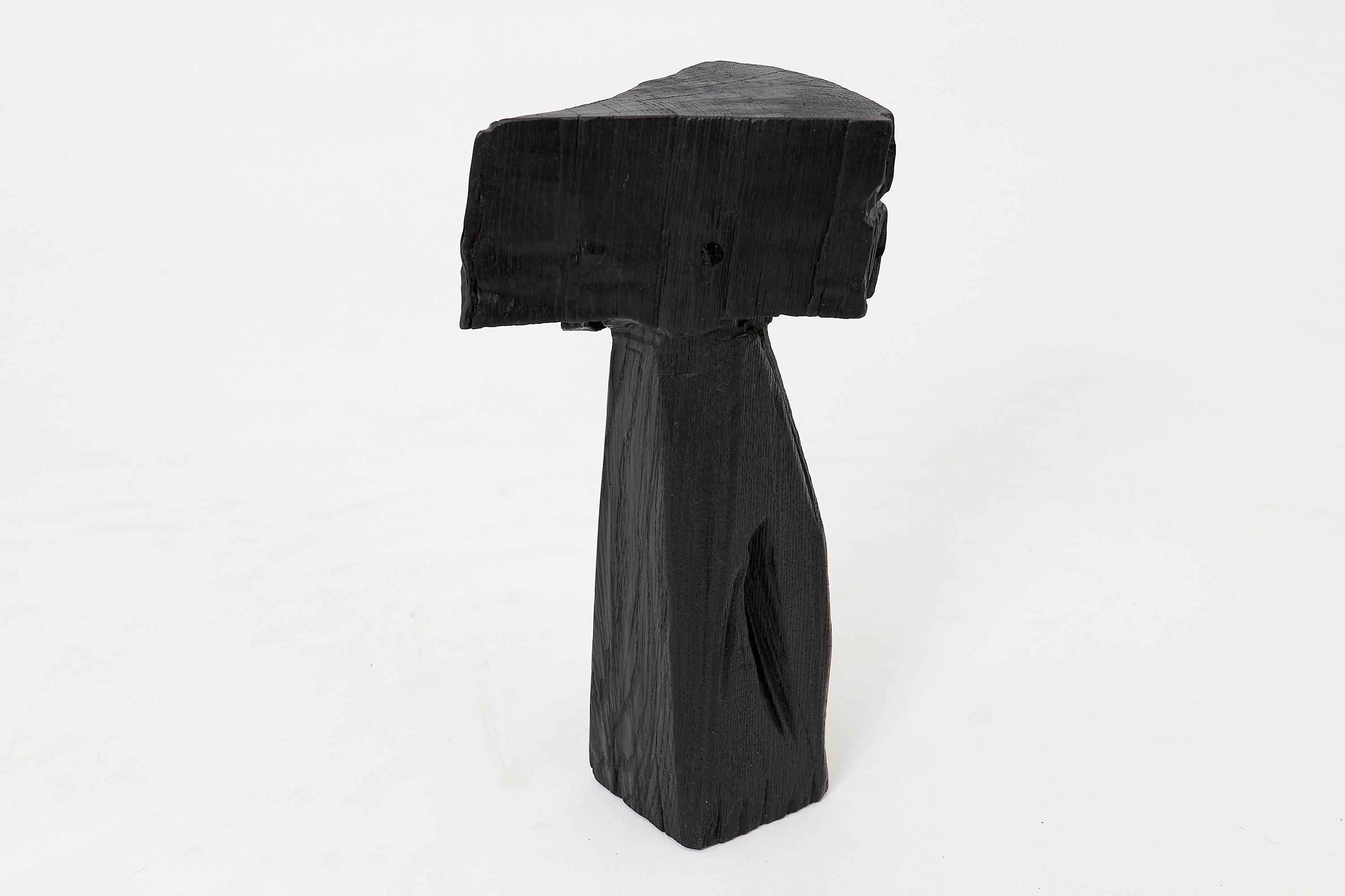 Bois Sculpturale, sculptée à la main, en bois dur, Table d'appoint, Totem, Piédestal, par Logniture en vente