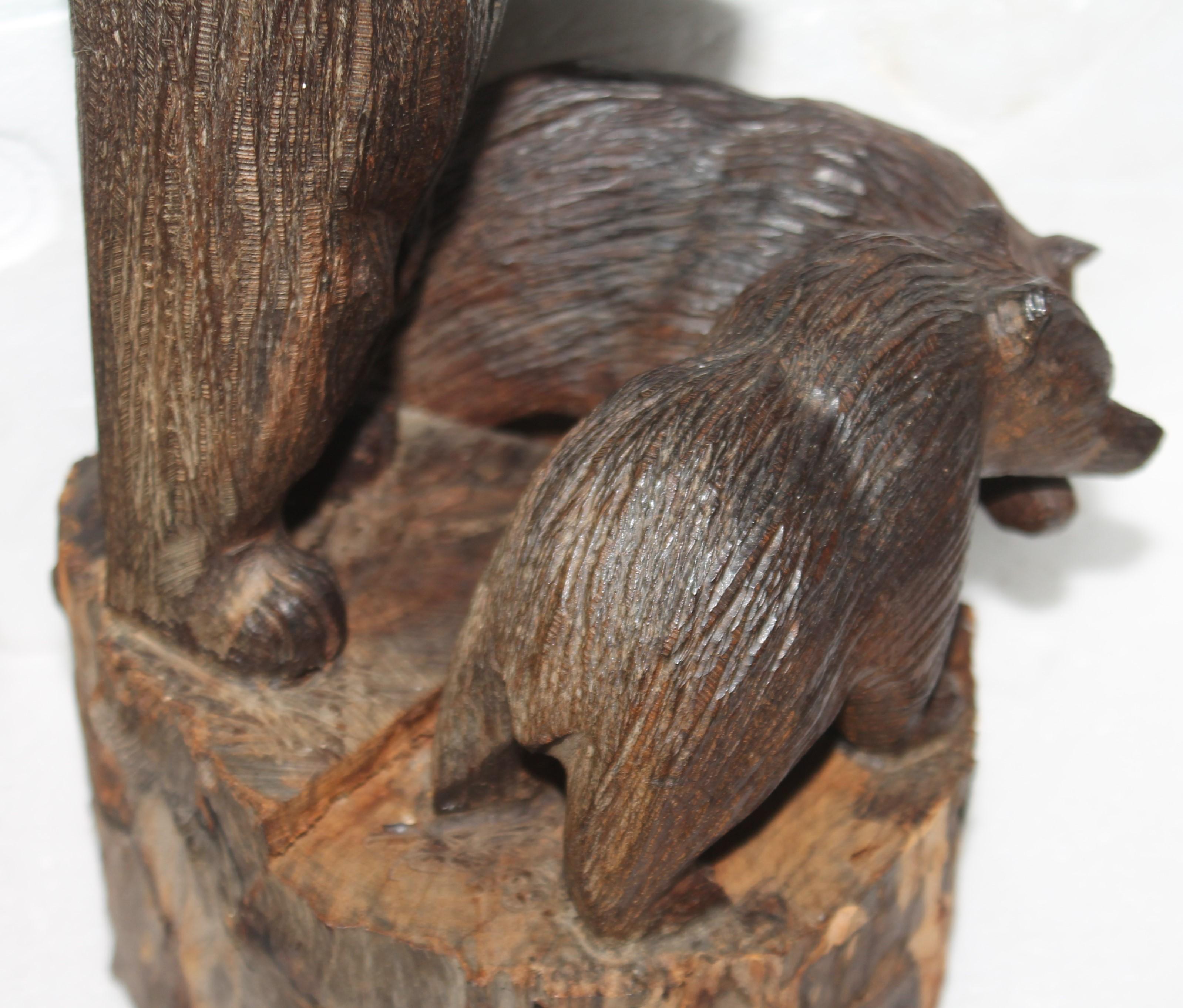 Bois Sculpture d'ours sculptée à la main en vente