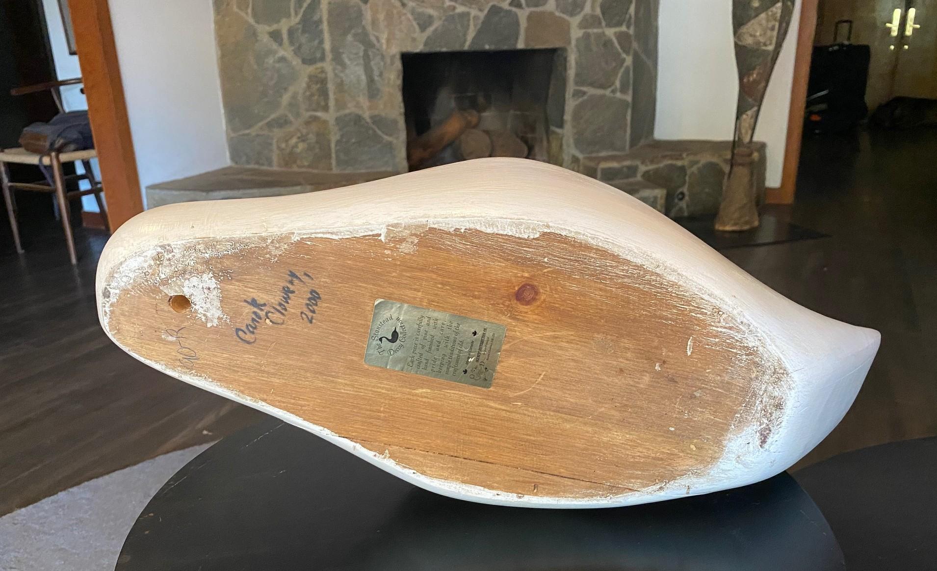 Scultura di cigno in legno canadese vintage di grandi dimensioni intagliata a mano e firmata in vendita 6