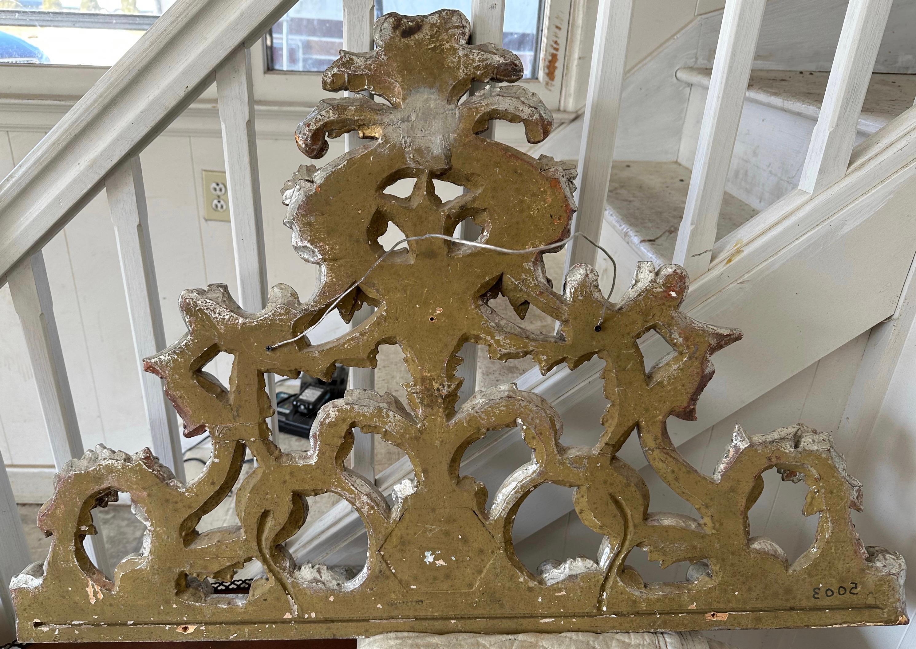 Sculpture décorative en bois doré argenté sculpté à la main en vente 4