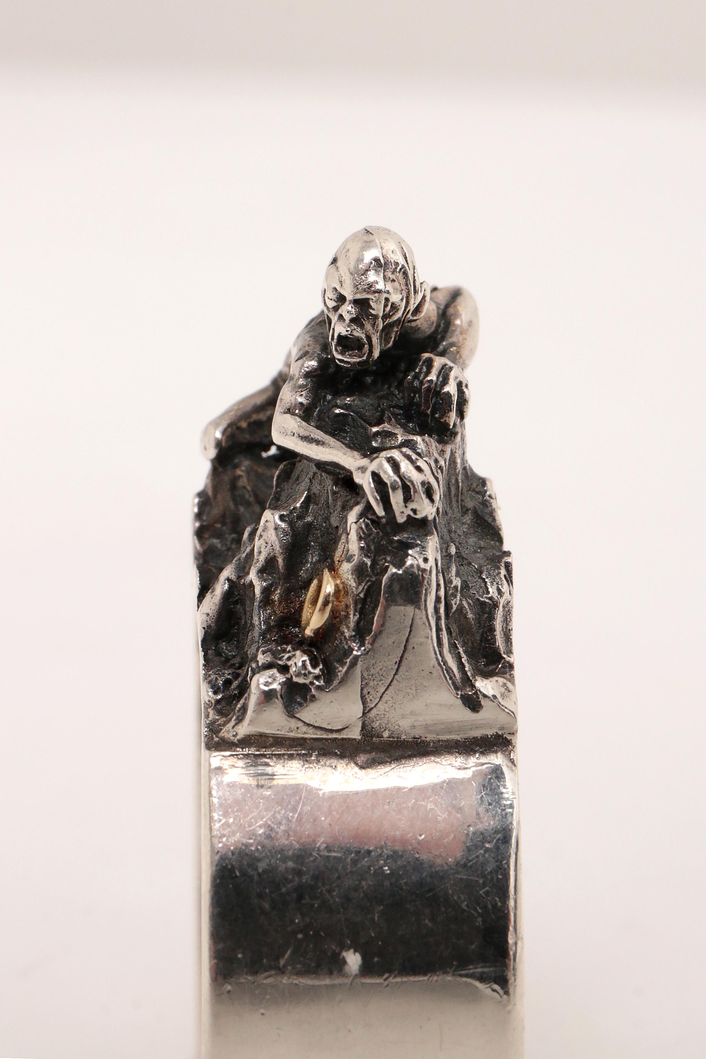 Bague en argent sculptée à la main Smeagol (Le Seigneur des Anneaux) en vente 3