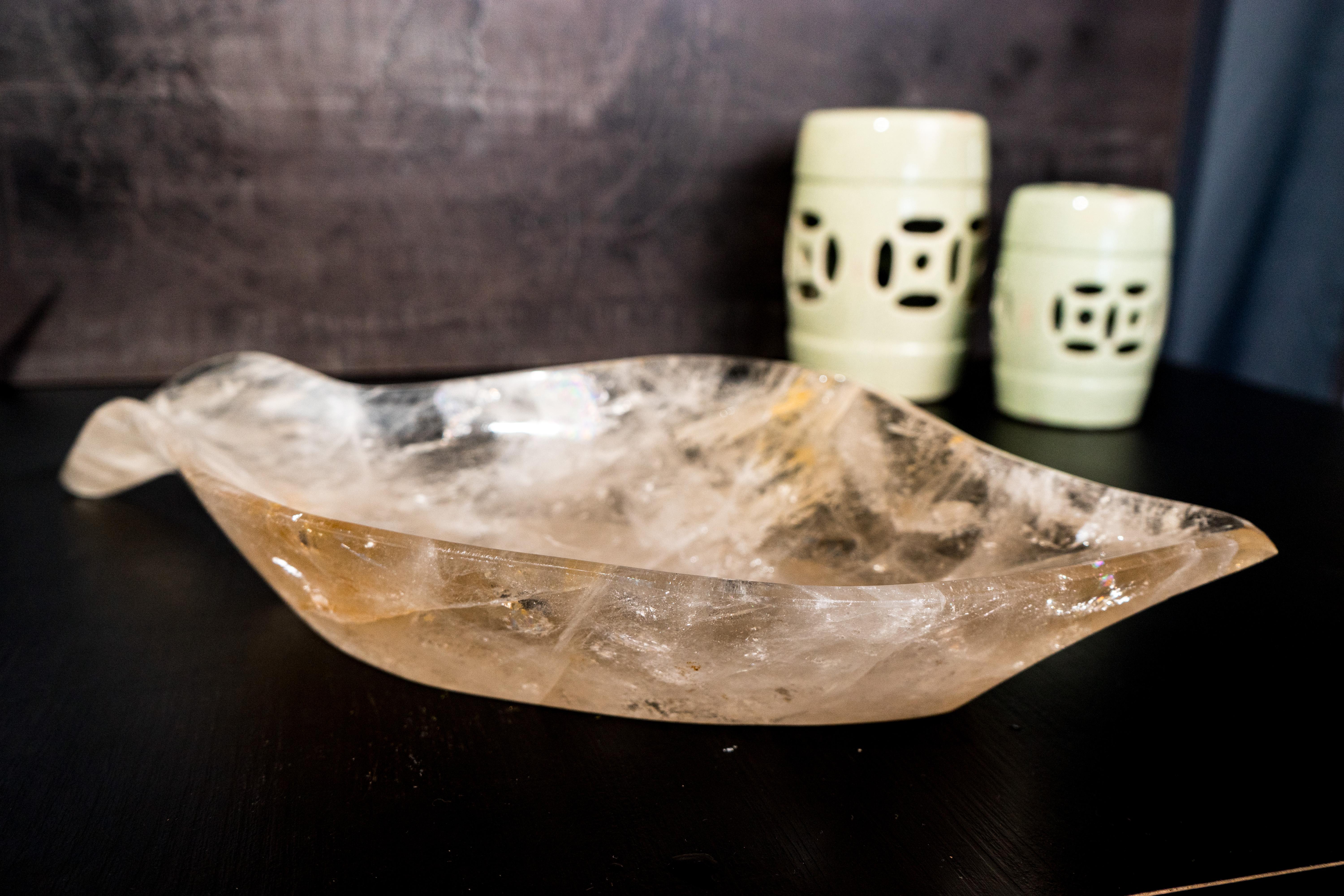 Vero quarzo fumé brasiliano - Elegante ciotola artigianale per qualsiasi stile di arredamento

▫️ Descrizione

Questa bellissima ciotola di cristallo è nata come un grande quarzo fumé grezzo ed è stata trasformata con cura dal mio amico Romeu, uno